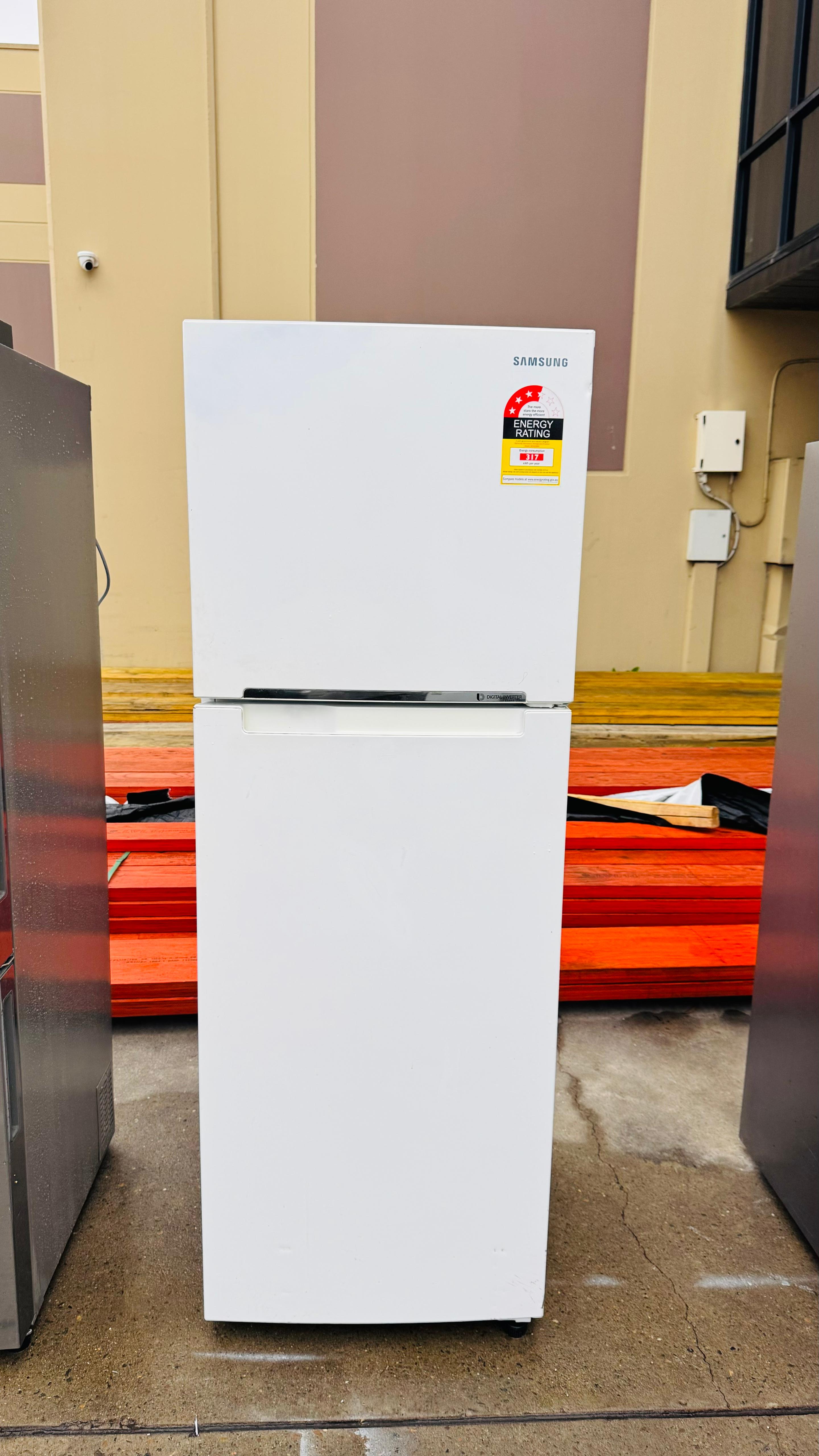 SAMSUNG 343 LITRES FRIDGE FREEZER