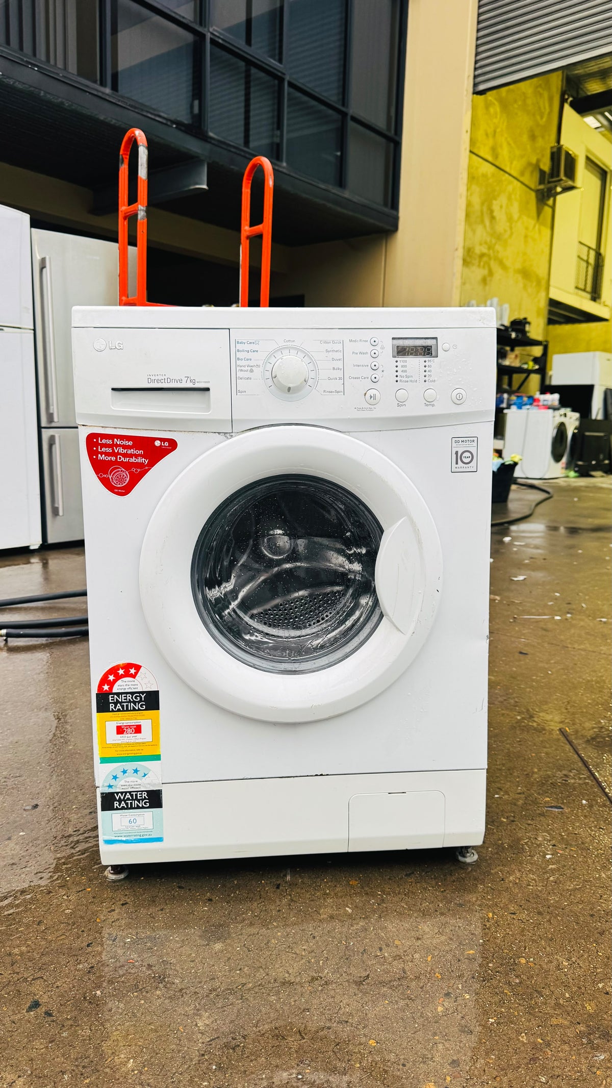LG 7KGS FRONT LOADER WASHING MACHINE