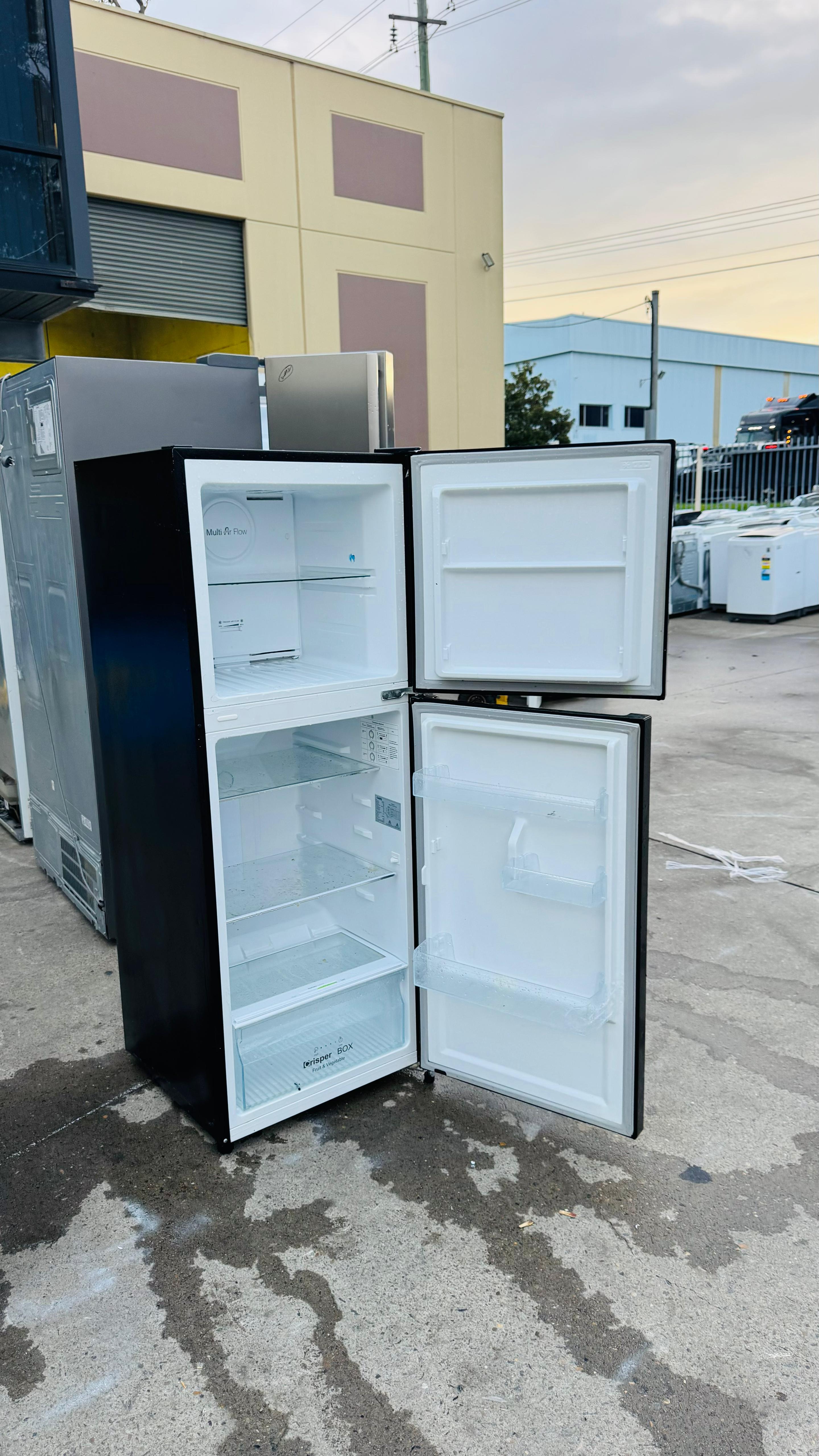 CHIQ 216 LITRES FRIDGE FREEZER