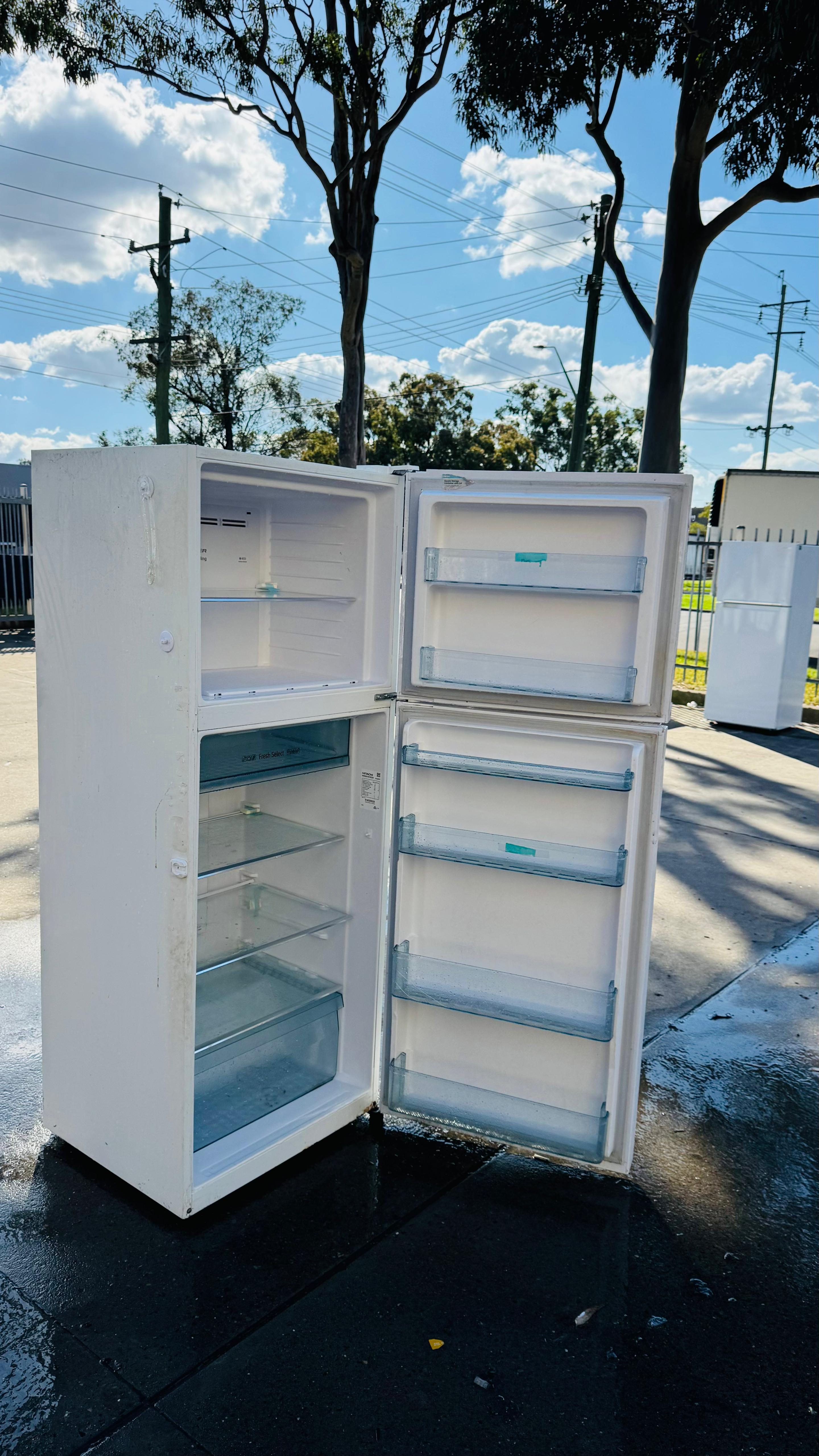 HITACHI 443 LITRES FRIDGE FREEZER
