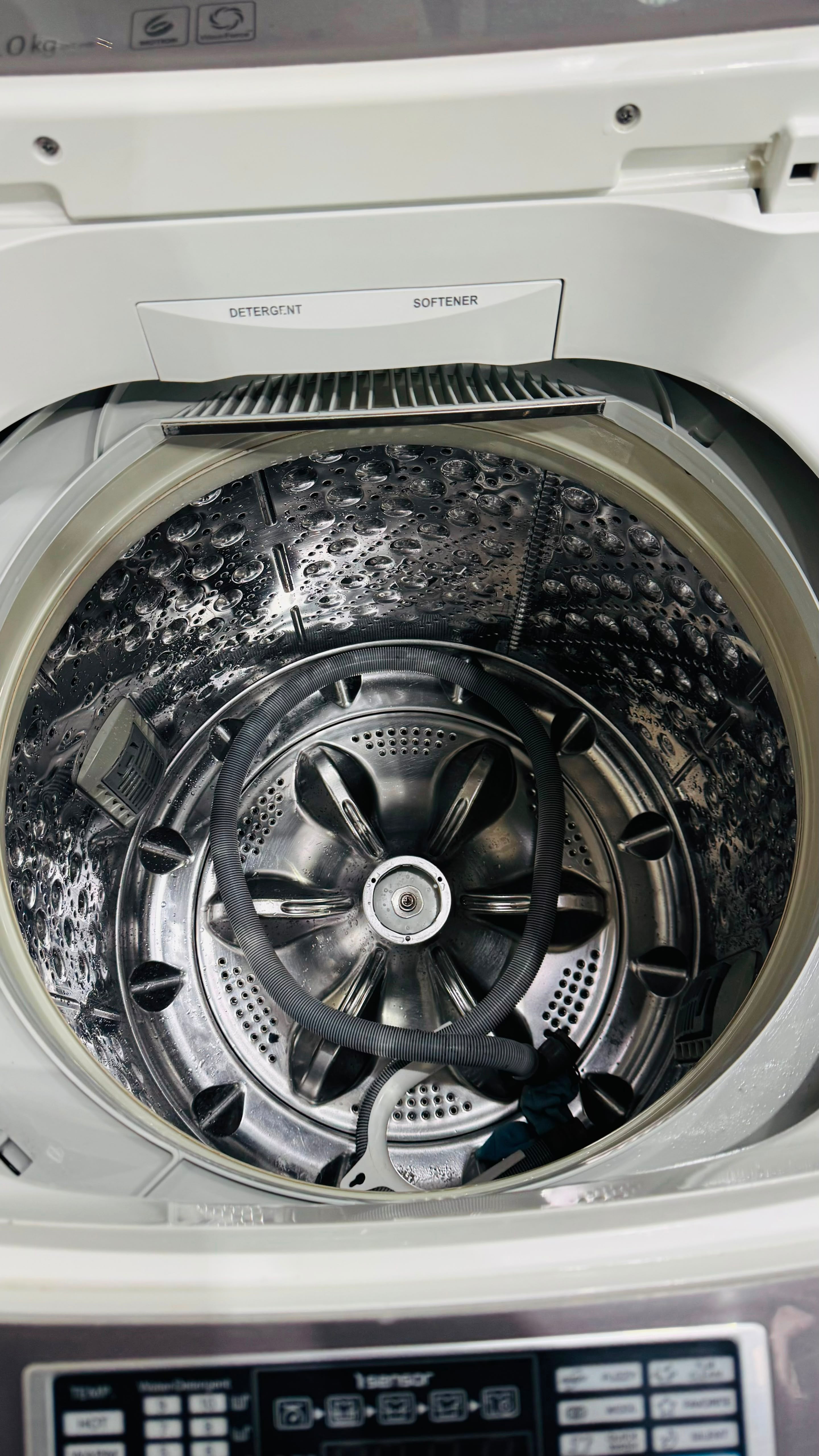 LG 8KGS TOP LOADER WASHING MACHINE