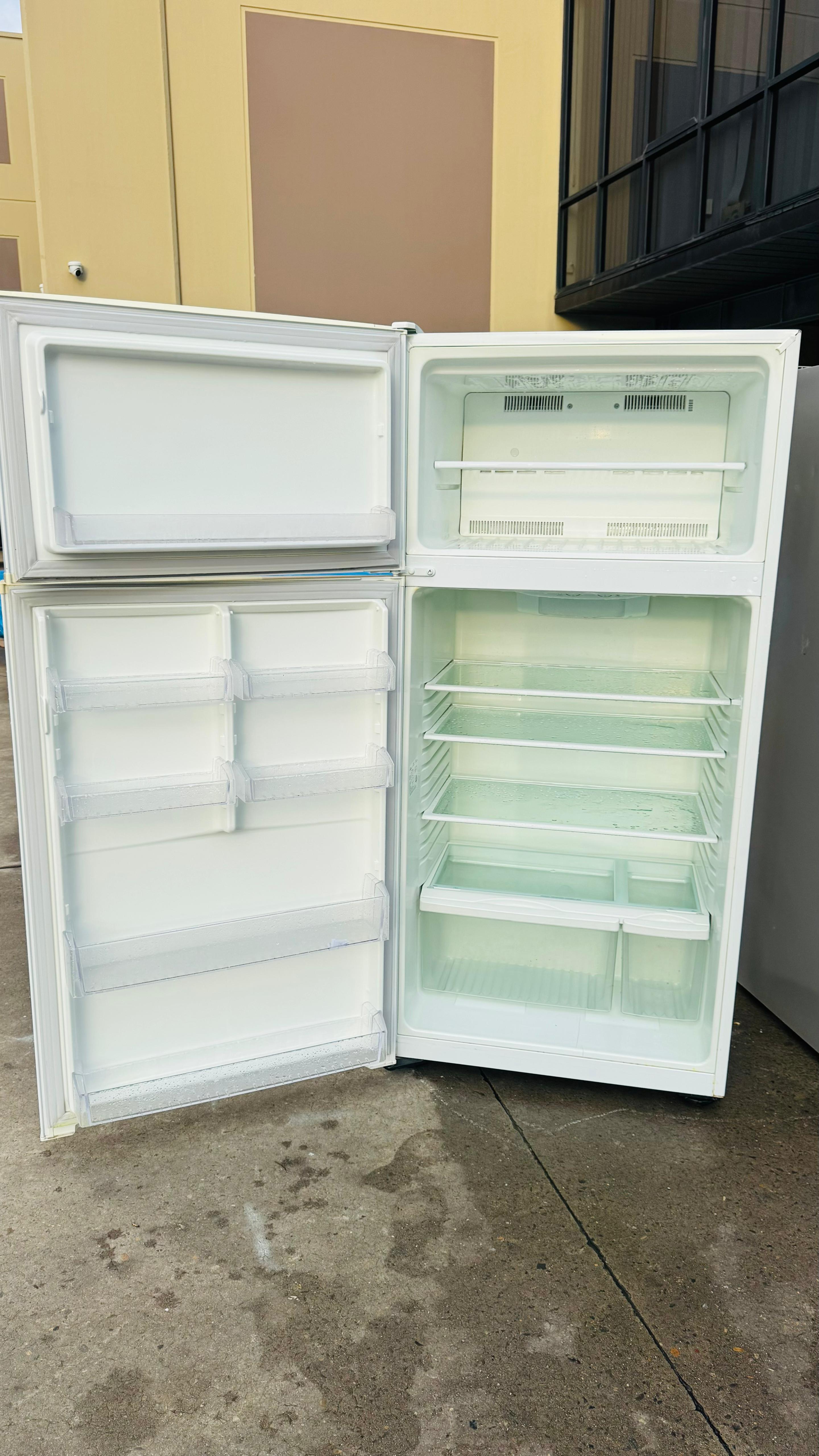 KELVINATOR 520 LITRES FRIDGE FREEZER