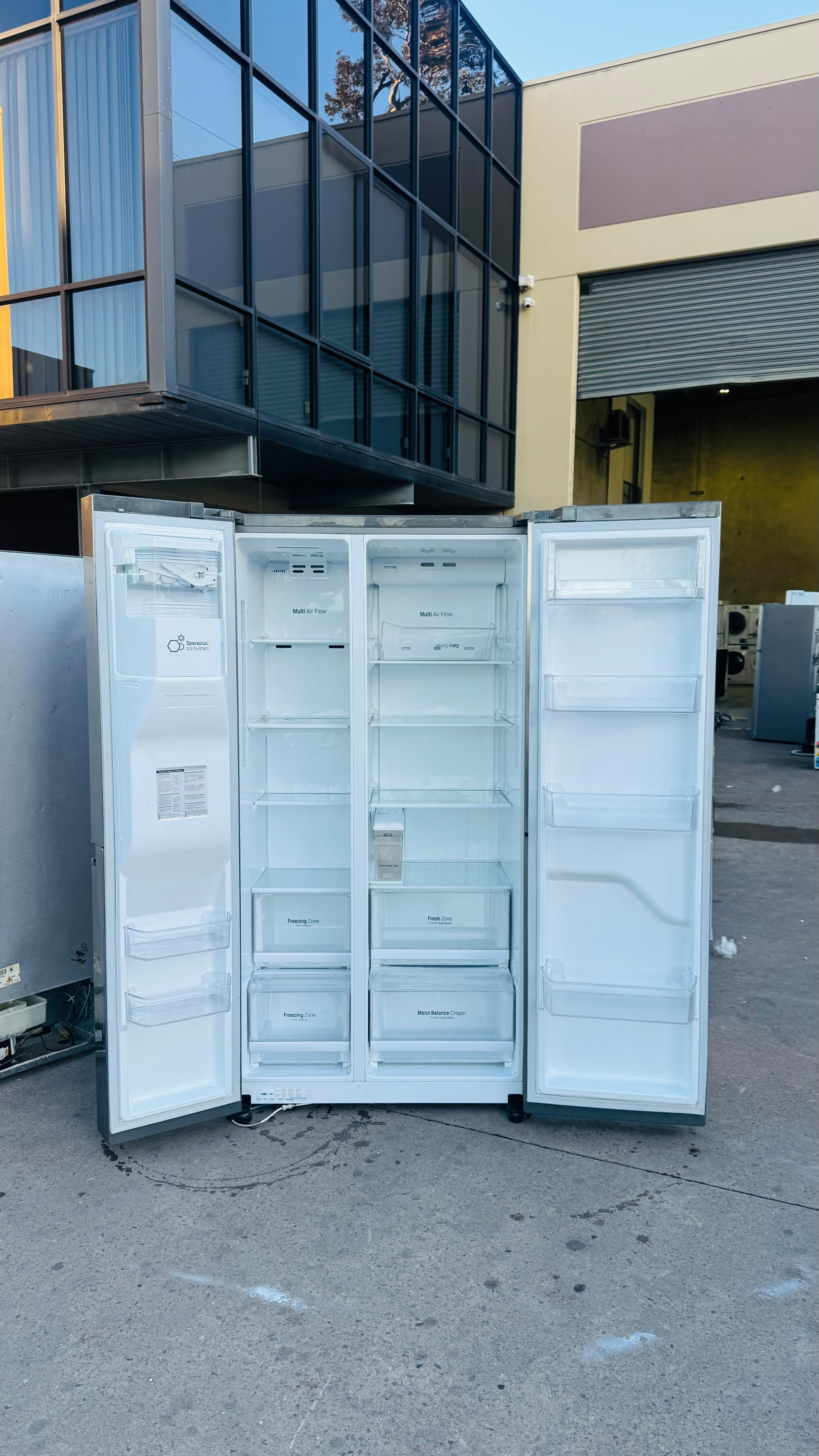 LG 668 SIDE BY SIDE LITRES FRIDGE FREEZER