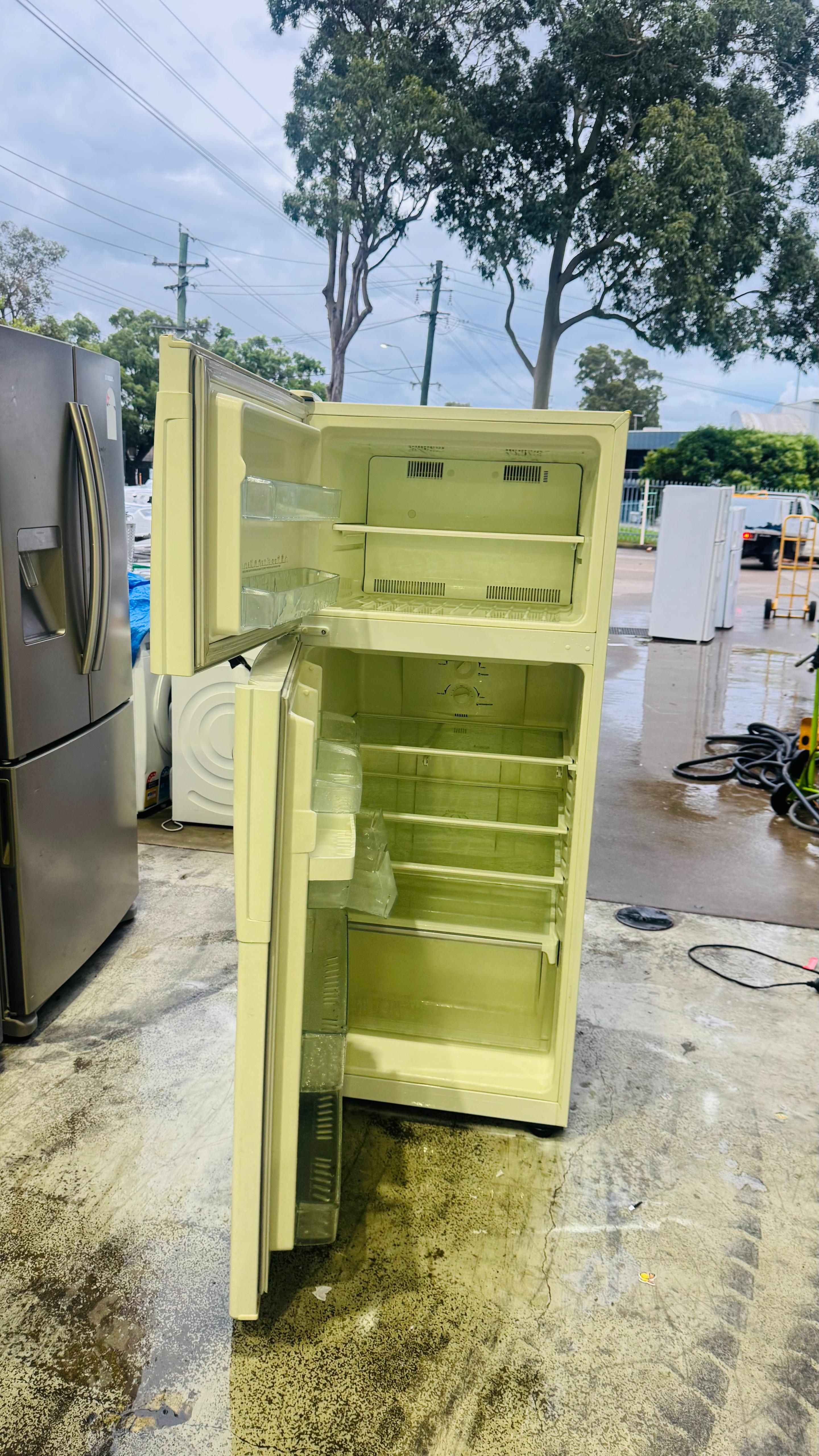 WESTINGHOUSE 420 LITRES FRIDGE FREEZER