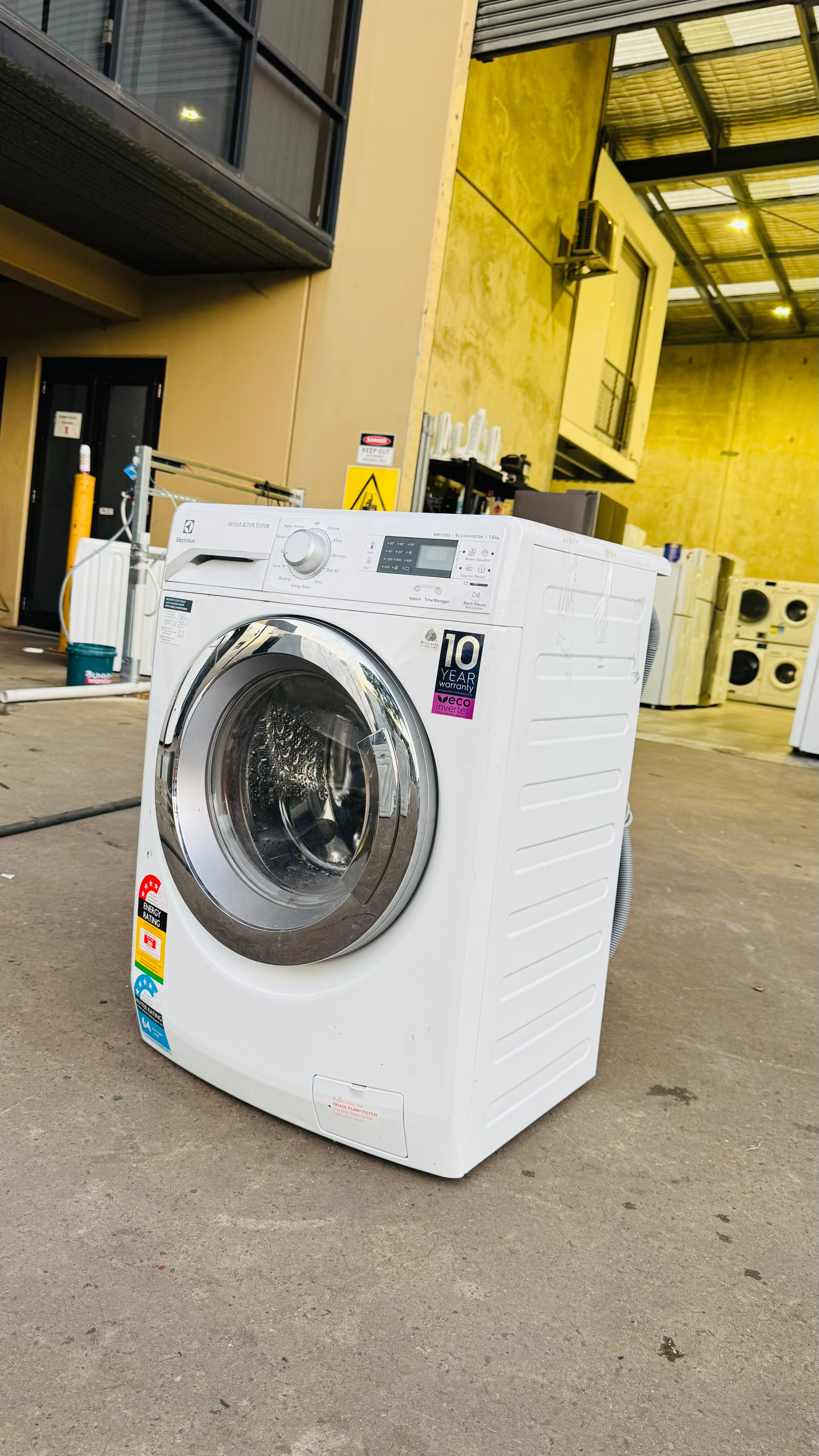 ELECTROLUX 7.5KGS FRONT LOADER WASHING MACHINE