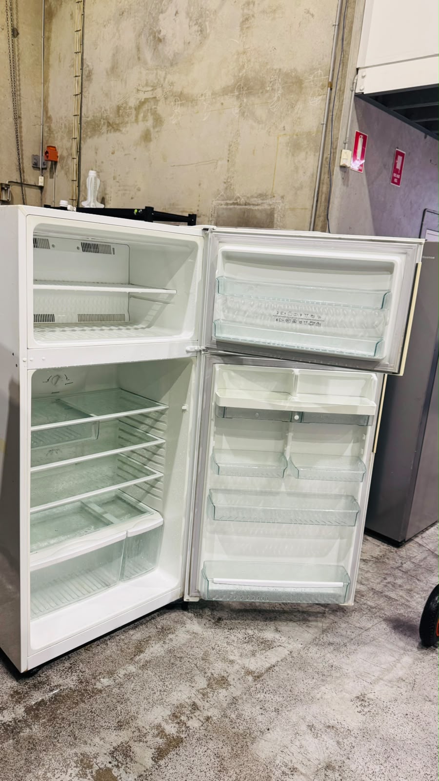 WESTINGHOUSE 517 LITRES FRIDGE FREEZER
