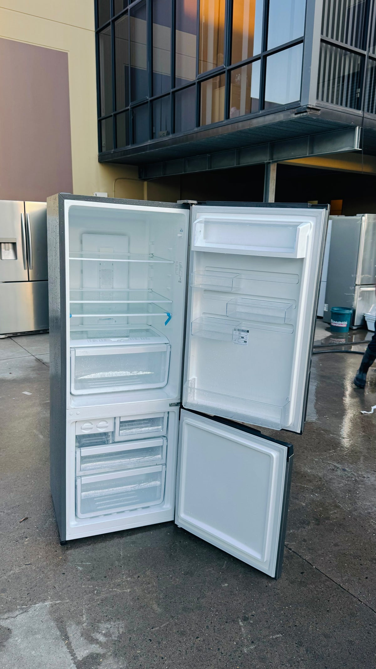 WESTINGHOUSE 340 LITRES FRIDGE FREEZER