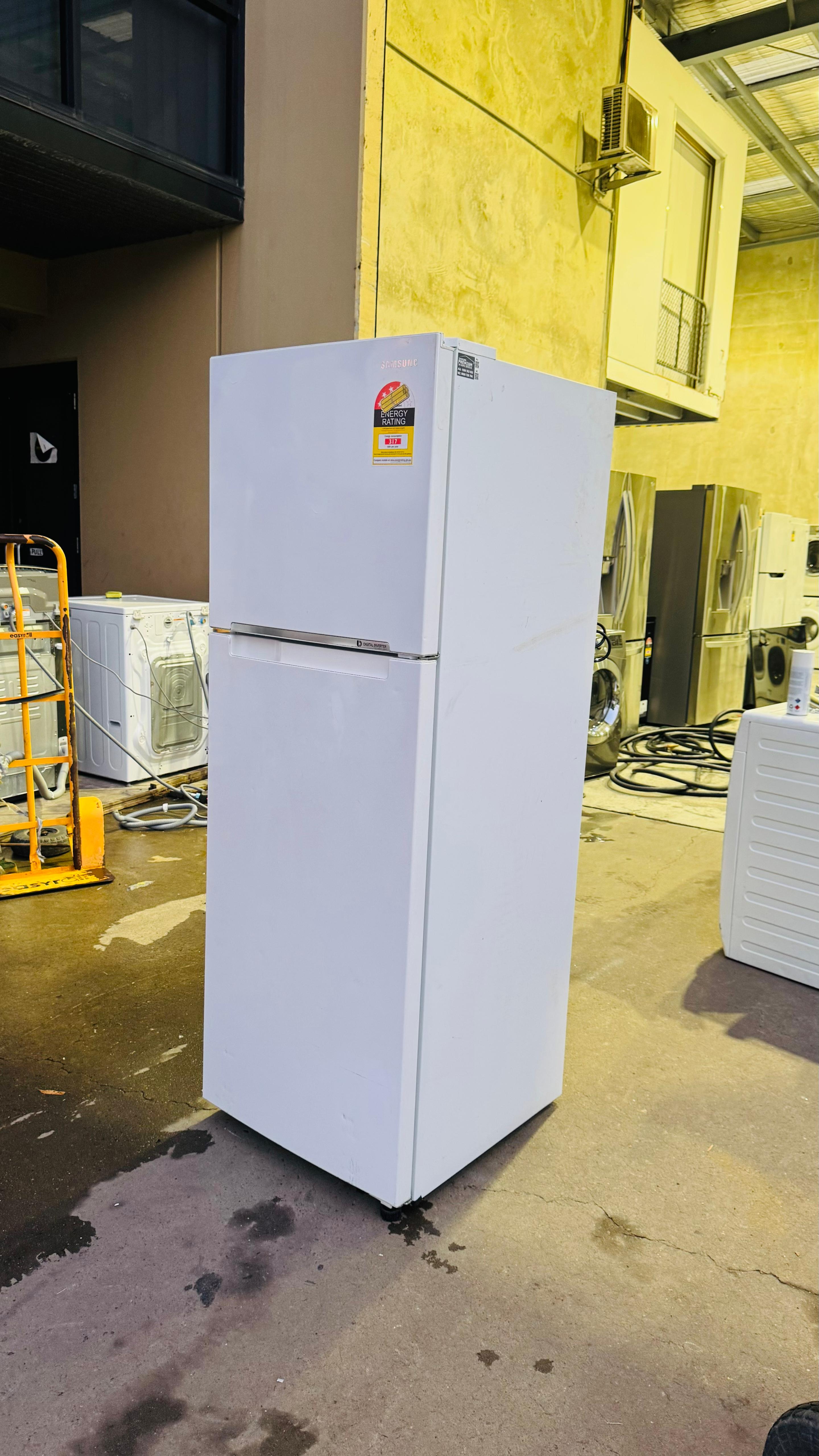 SAMSUNG 343 LITRES FRIDGE FREEZER