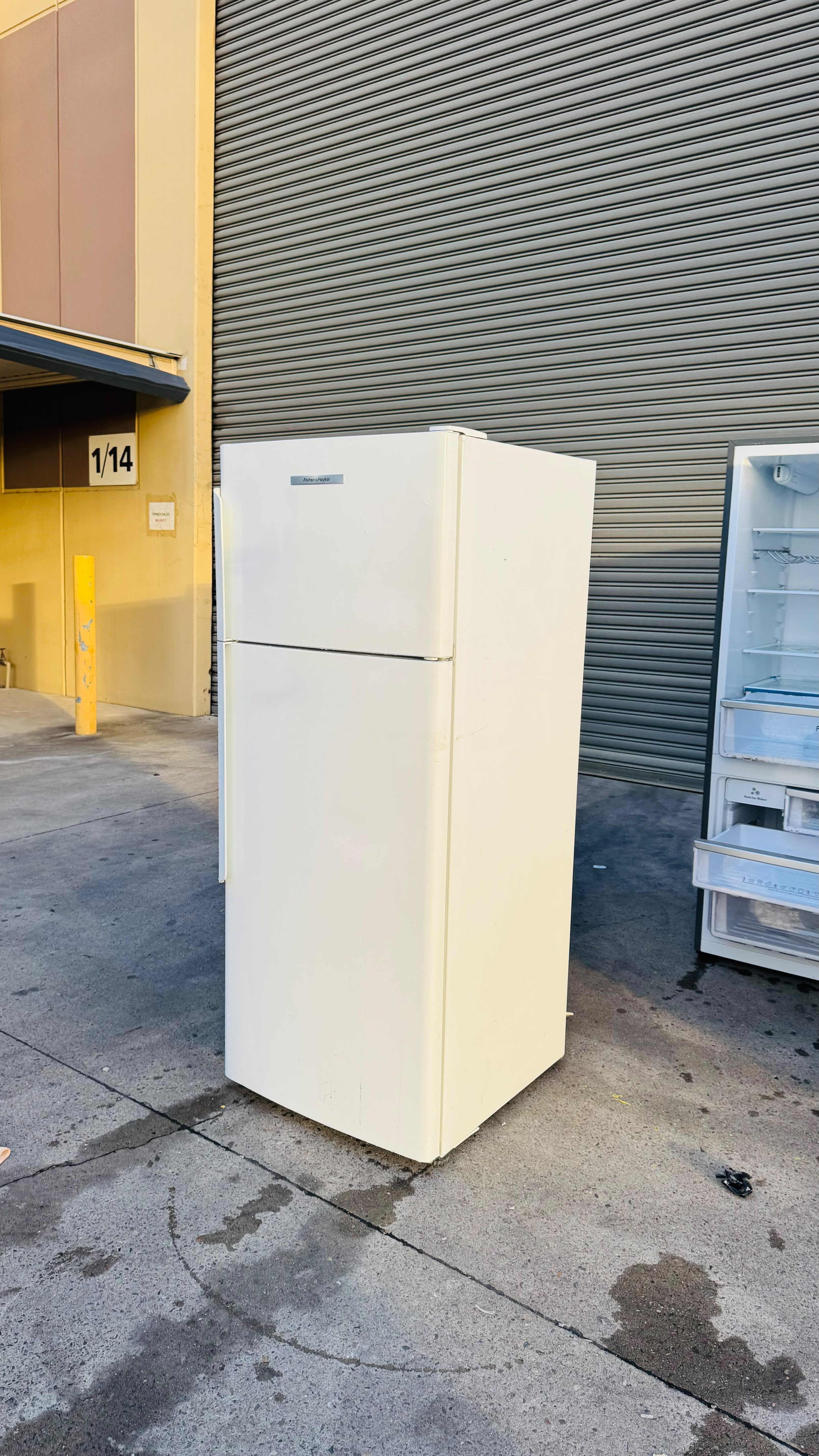 FISHER AND PAYKEL 380 LITRES FRIDGE FREEZER