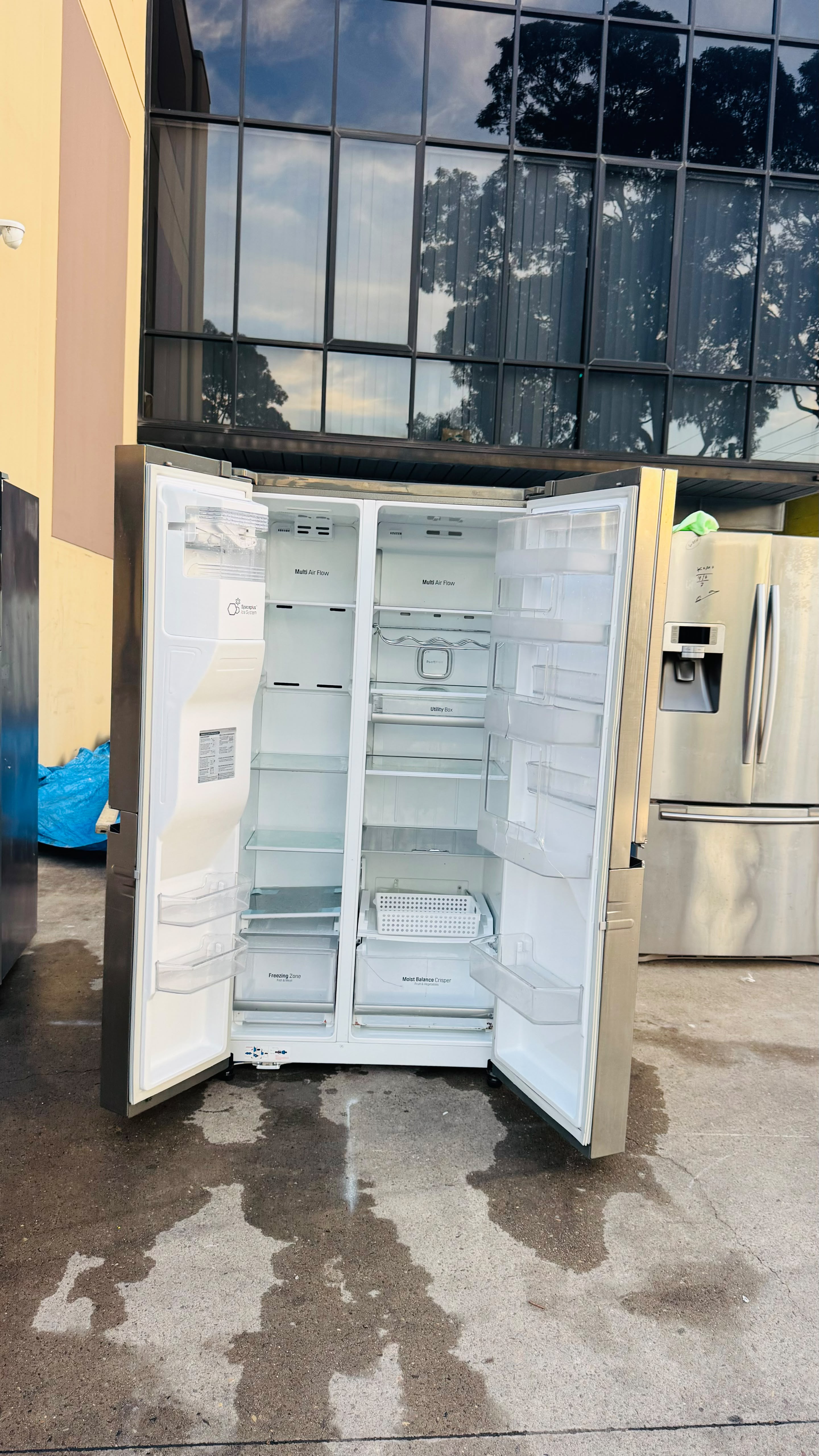 LG 665 SIDE BY SIDE LITRES FRIDGE FREEZER