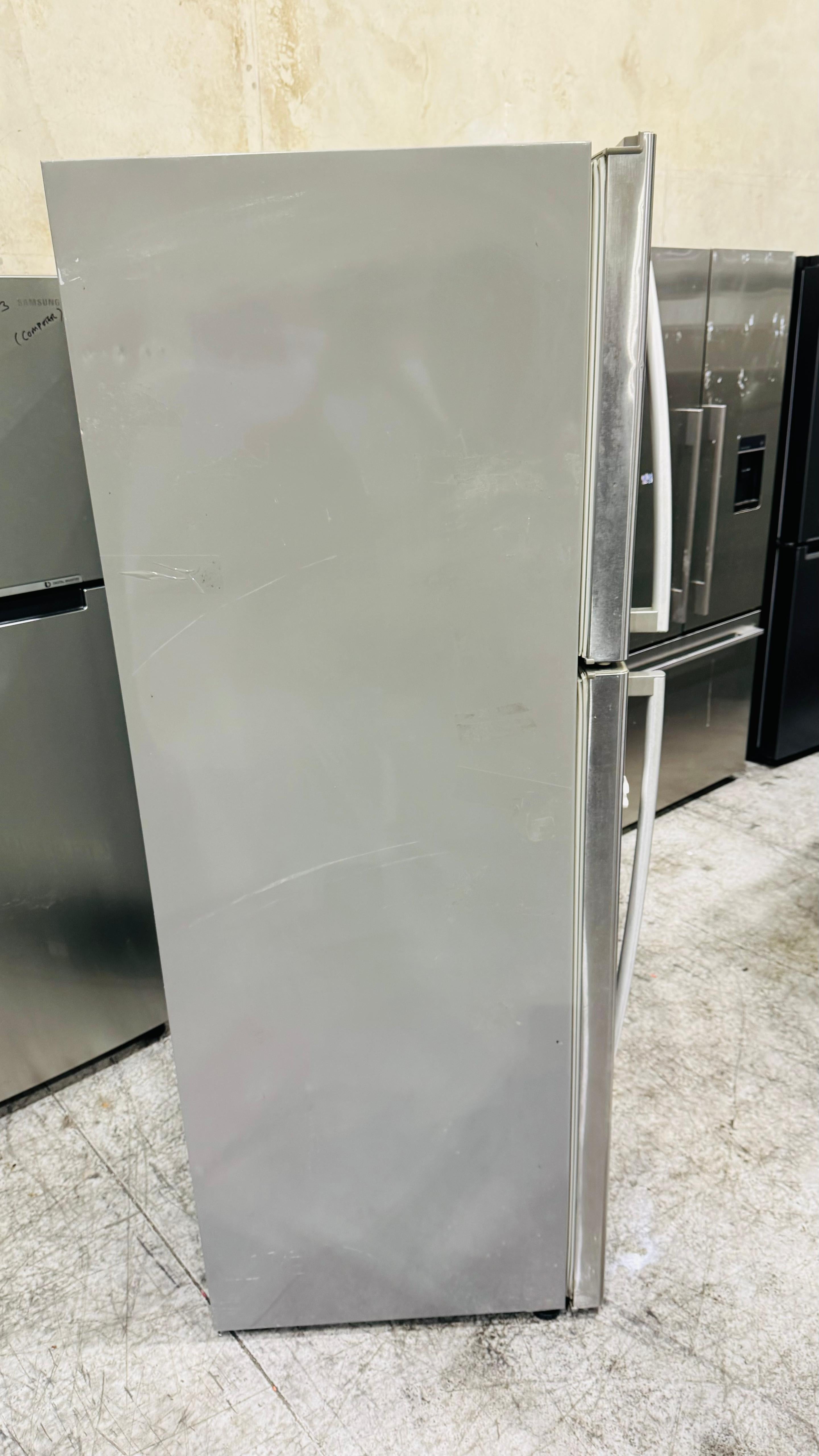 HISENSE 593 LITRES FRIDGE FREEZER