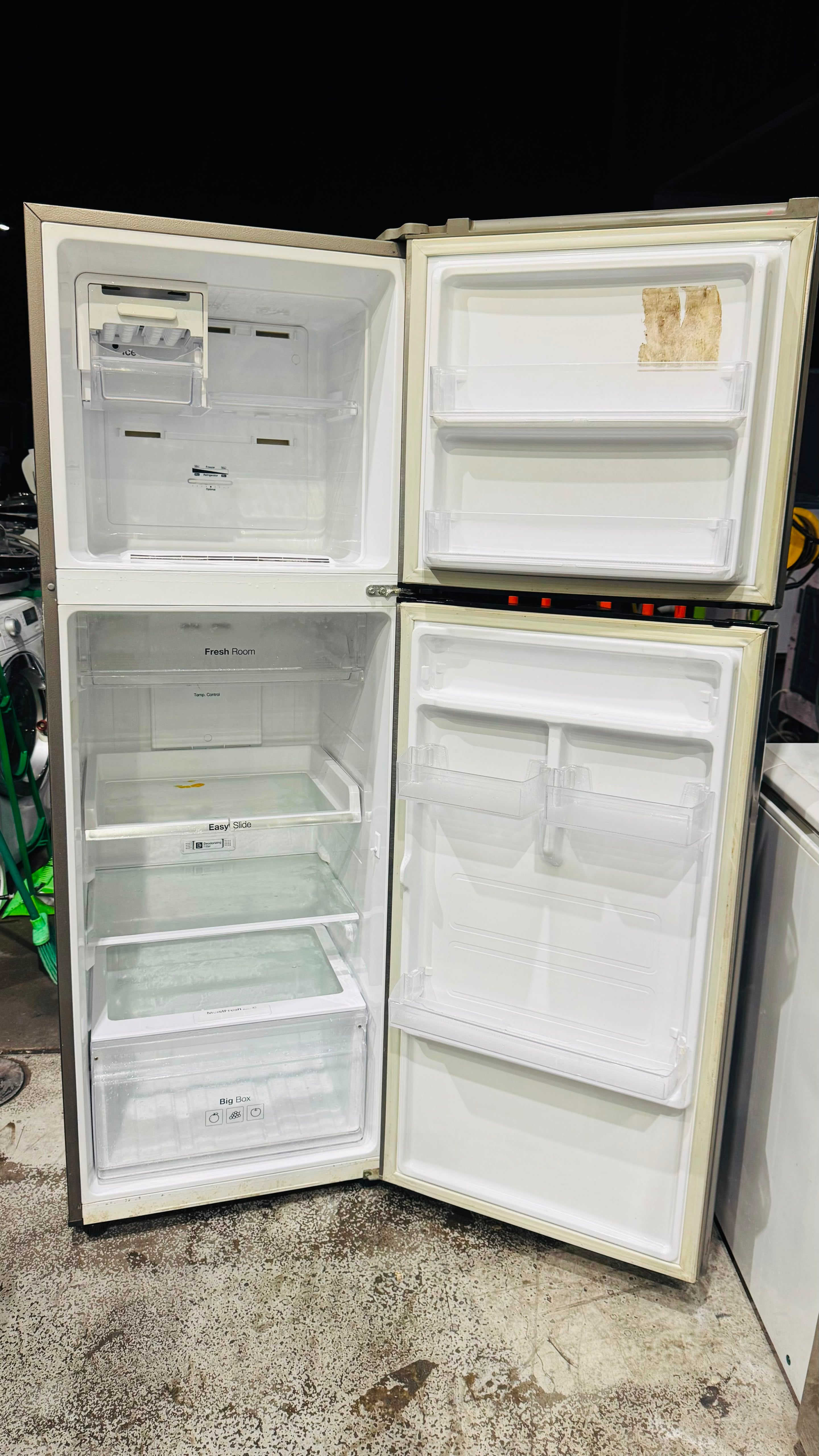 SAMSUNG 341 LITRES FRIDGE FREEZER