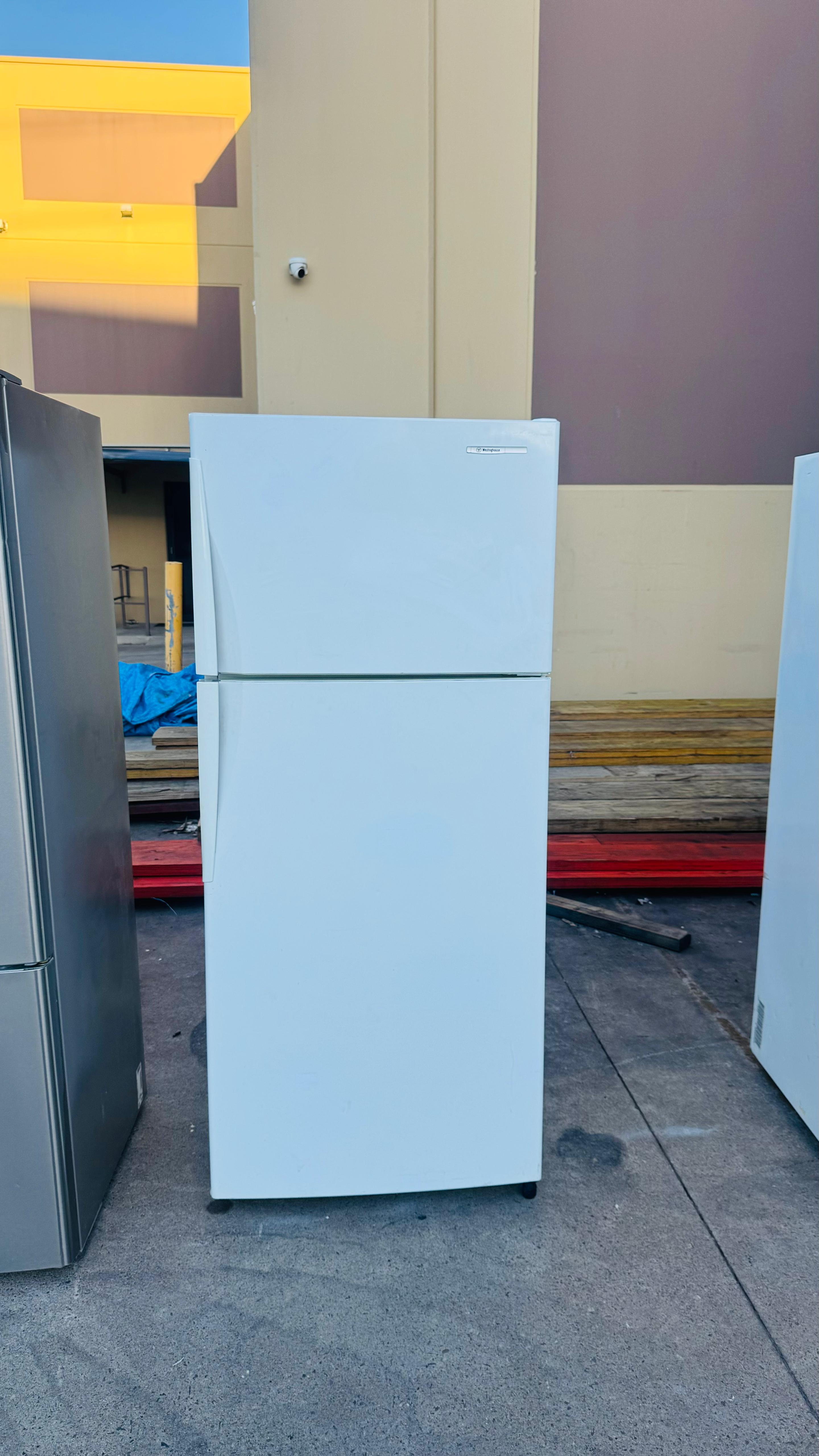 WESTINGHOUSE 420 LITRES FRIDGE FREEZER