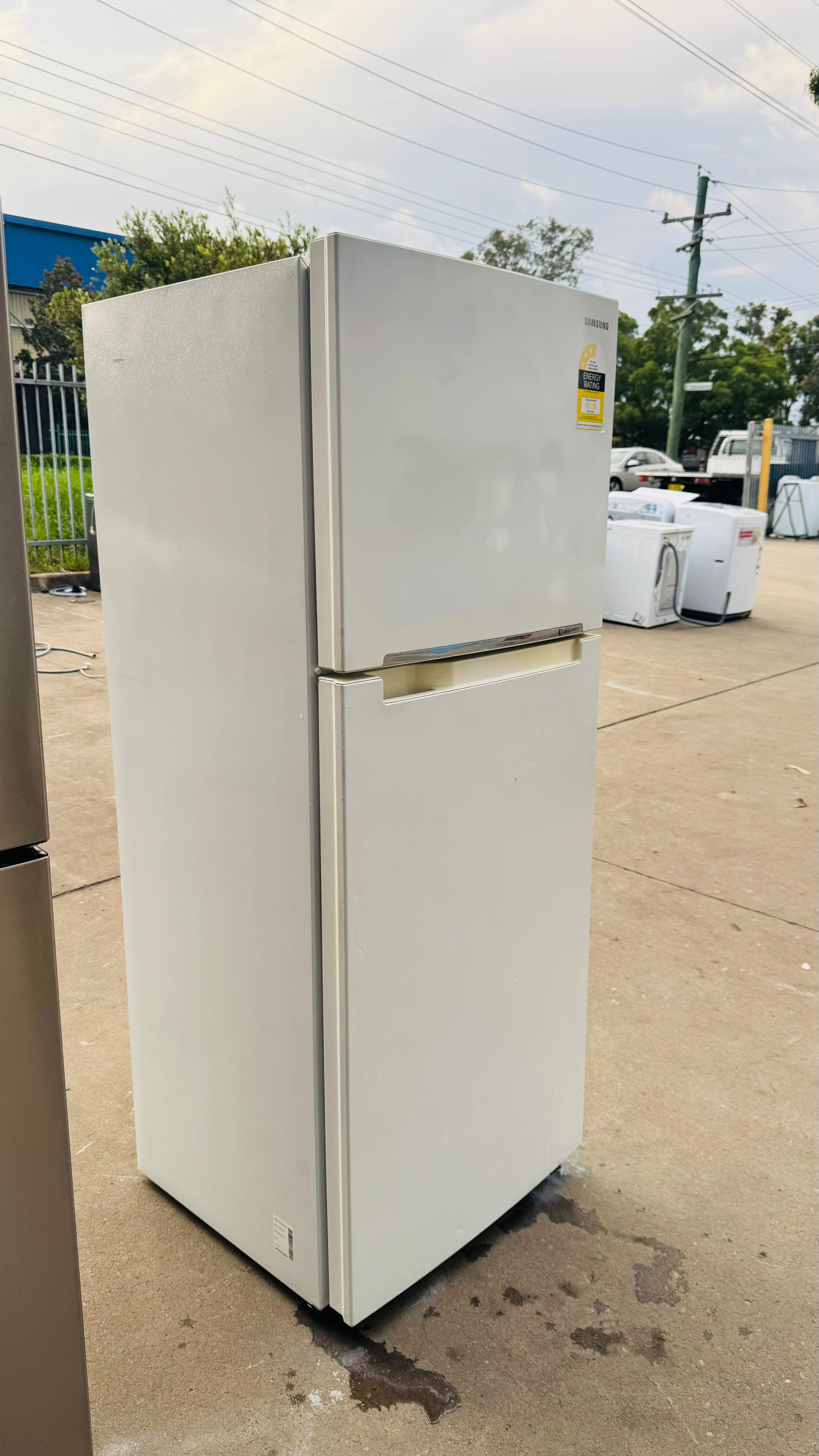 SAMSUNG 393 LITRES FRIDGE FREEZER