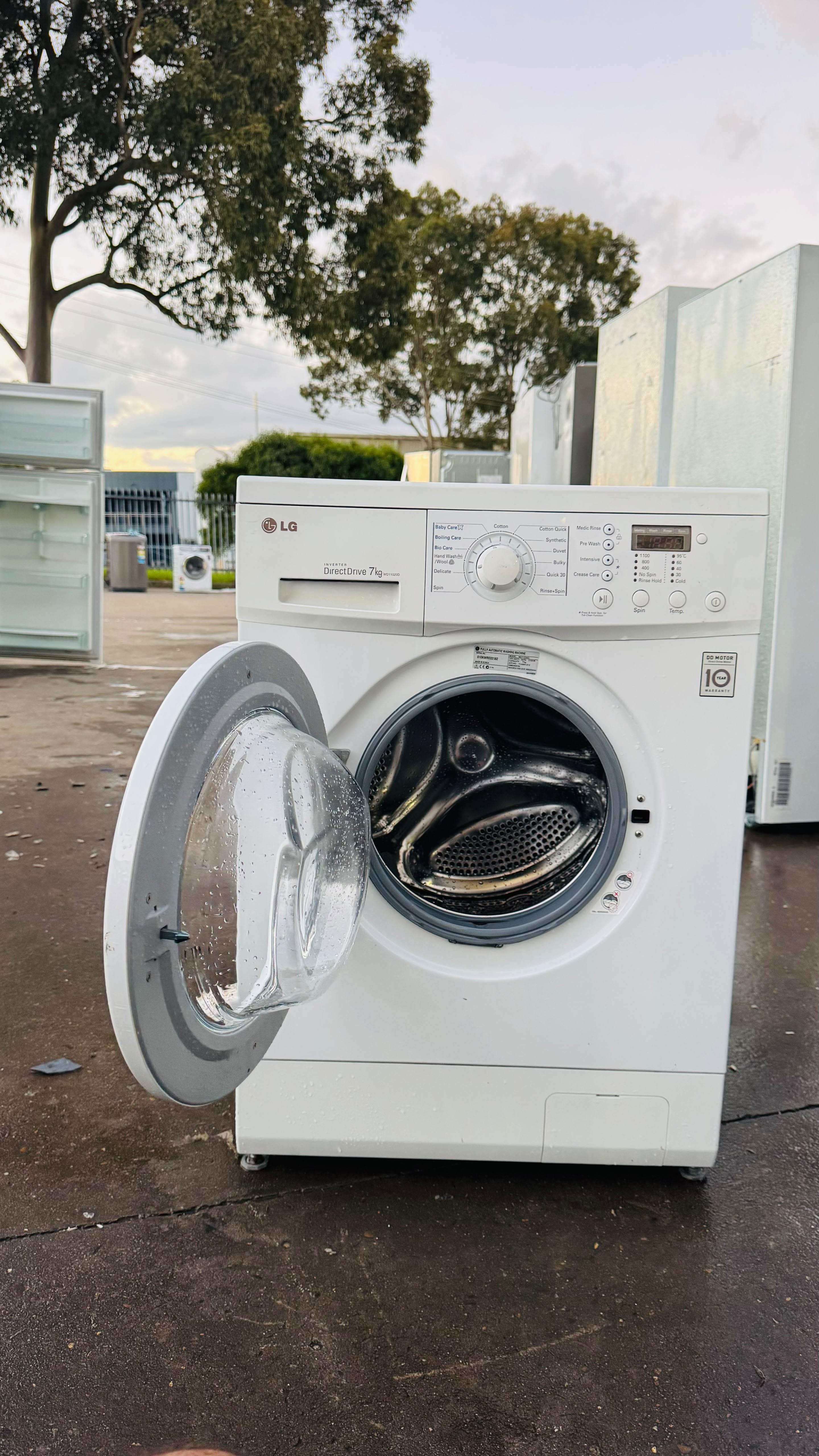 LG 7KGS FRONT LOADER WASHING MACHINE