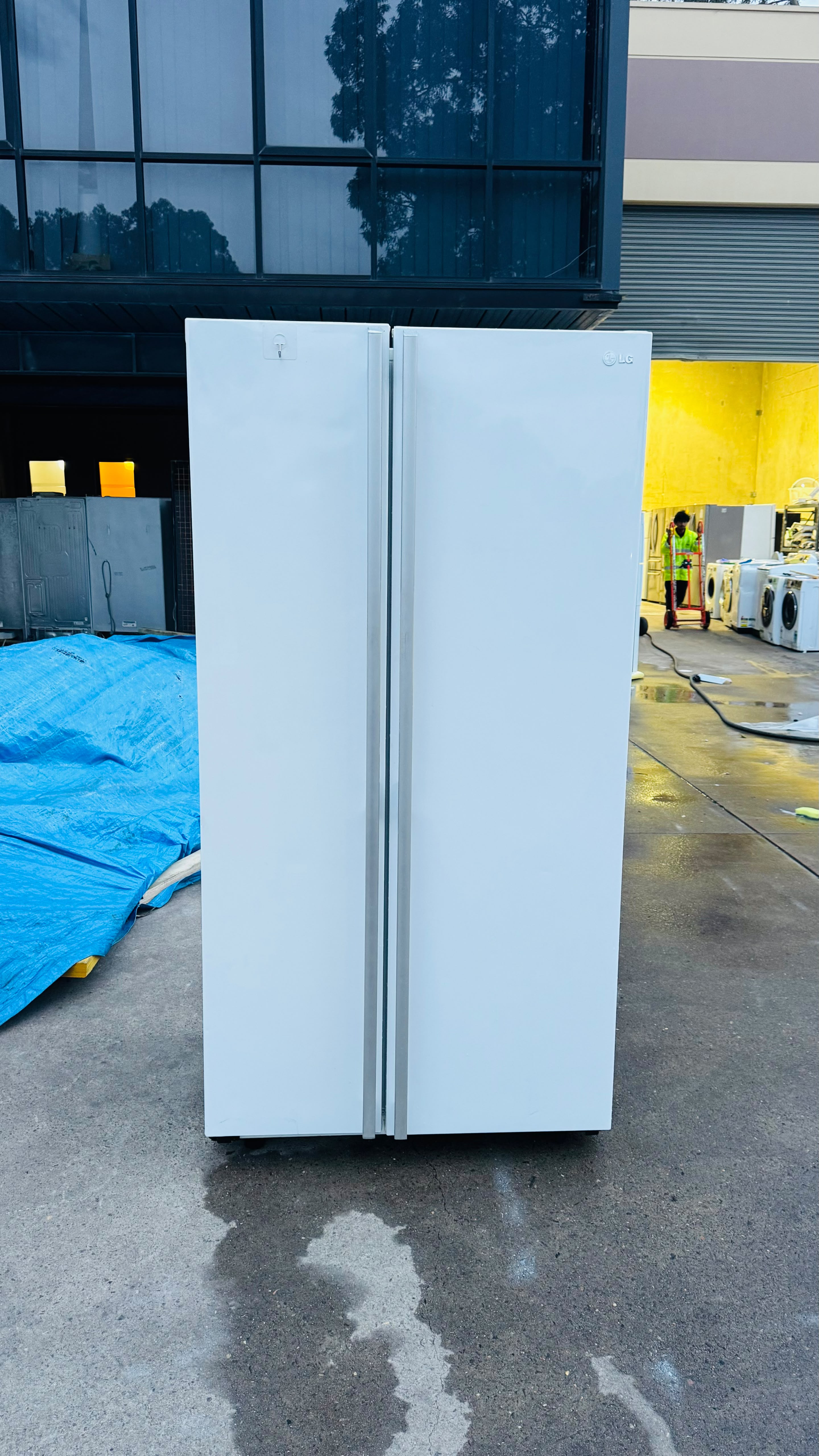LG 581 LITRES SIDE BY SIDE FRIDGE FREEZER