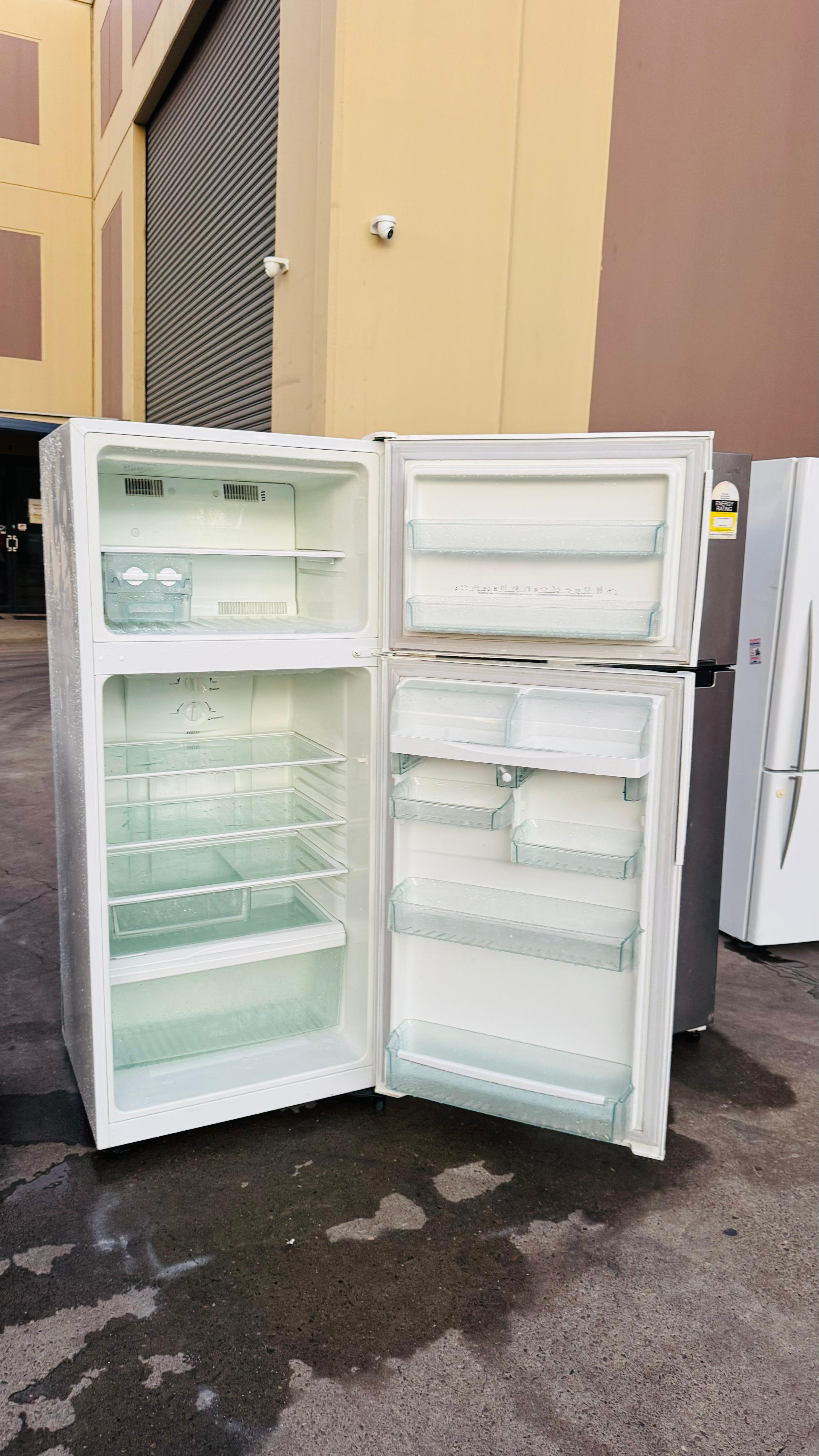 WESTINGHOUSE 420 LITRES FRIDGE FREEZER