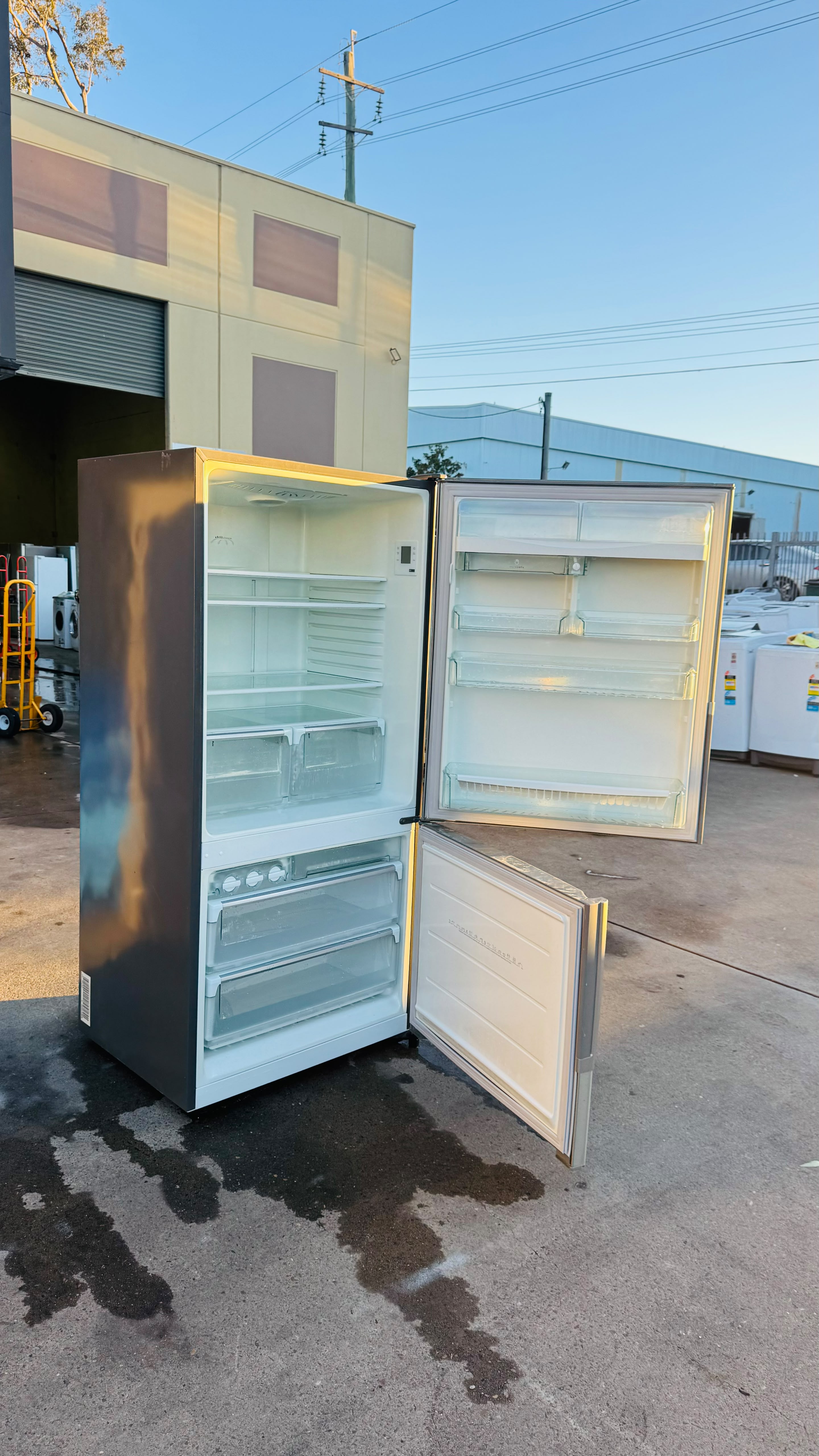WESTINGHOUSE 510 LITRES FRIDGE FREEZER