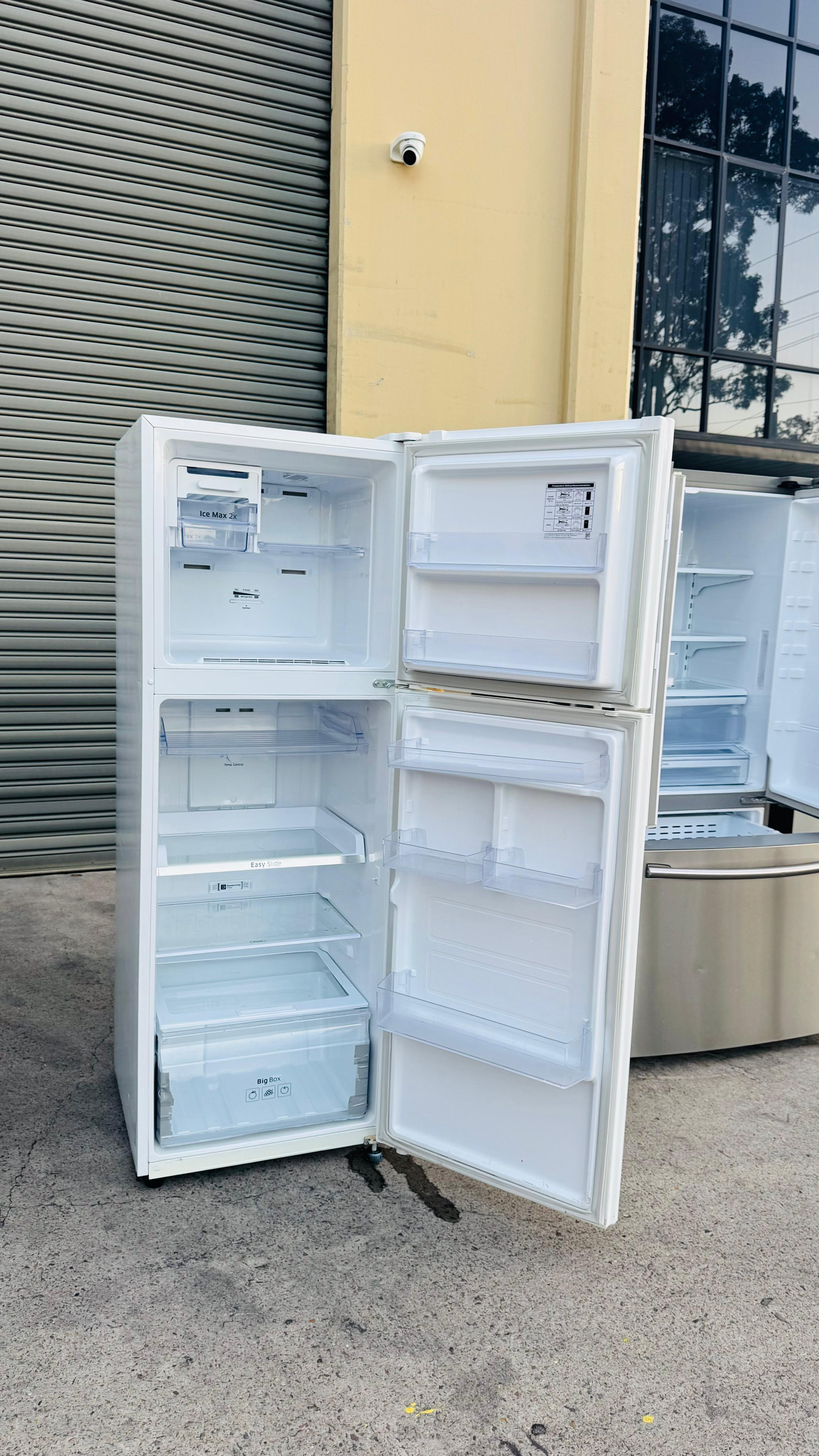 SAMSUNG 343 LITRES FRIDGE FREEZER