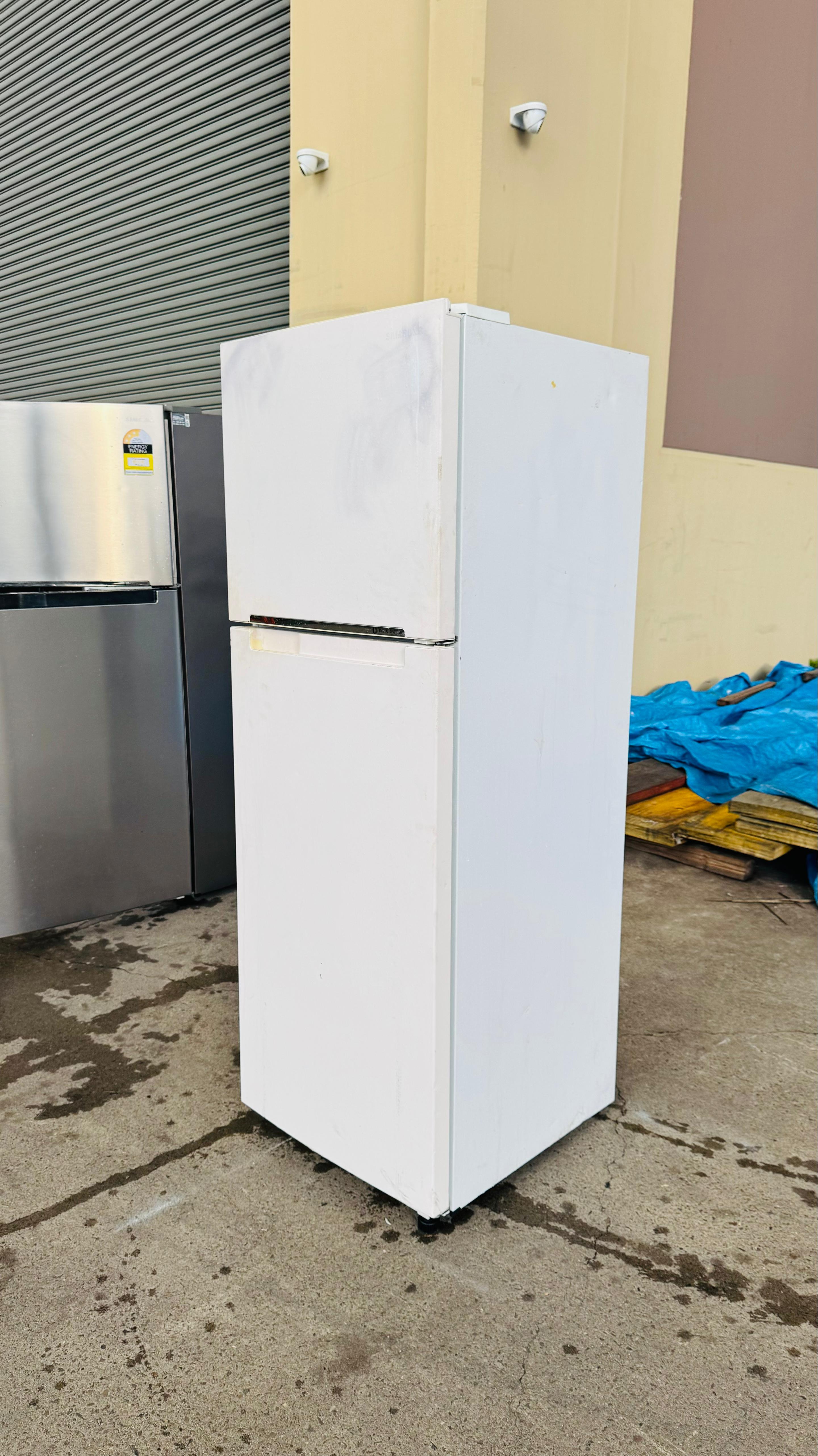 SAMSUNG 341 LITRES FRIDGE FREEZER