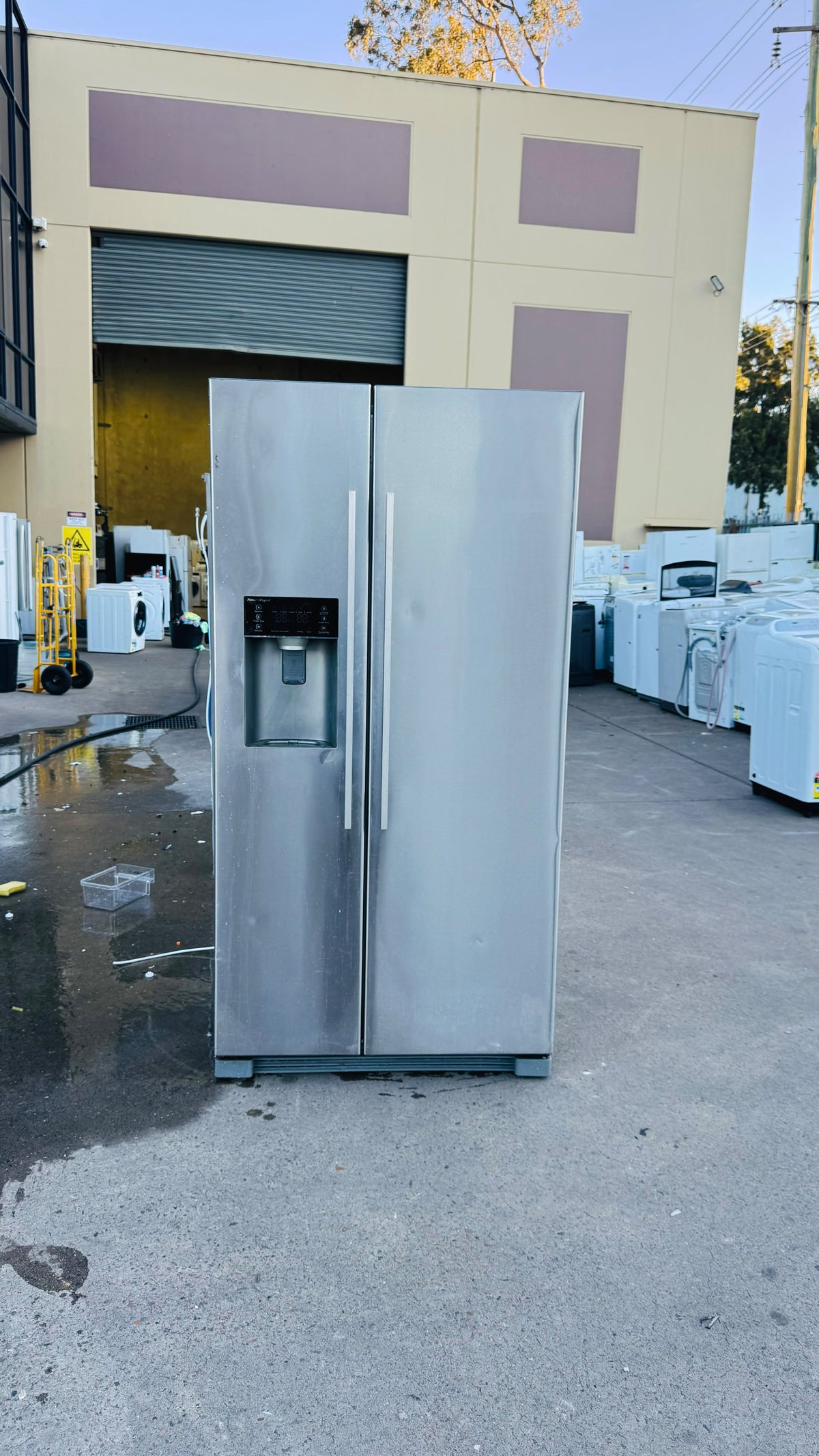 FISHER AND PAYKEL 611 LITRES FRIDGE FREEZER