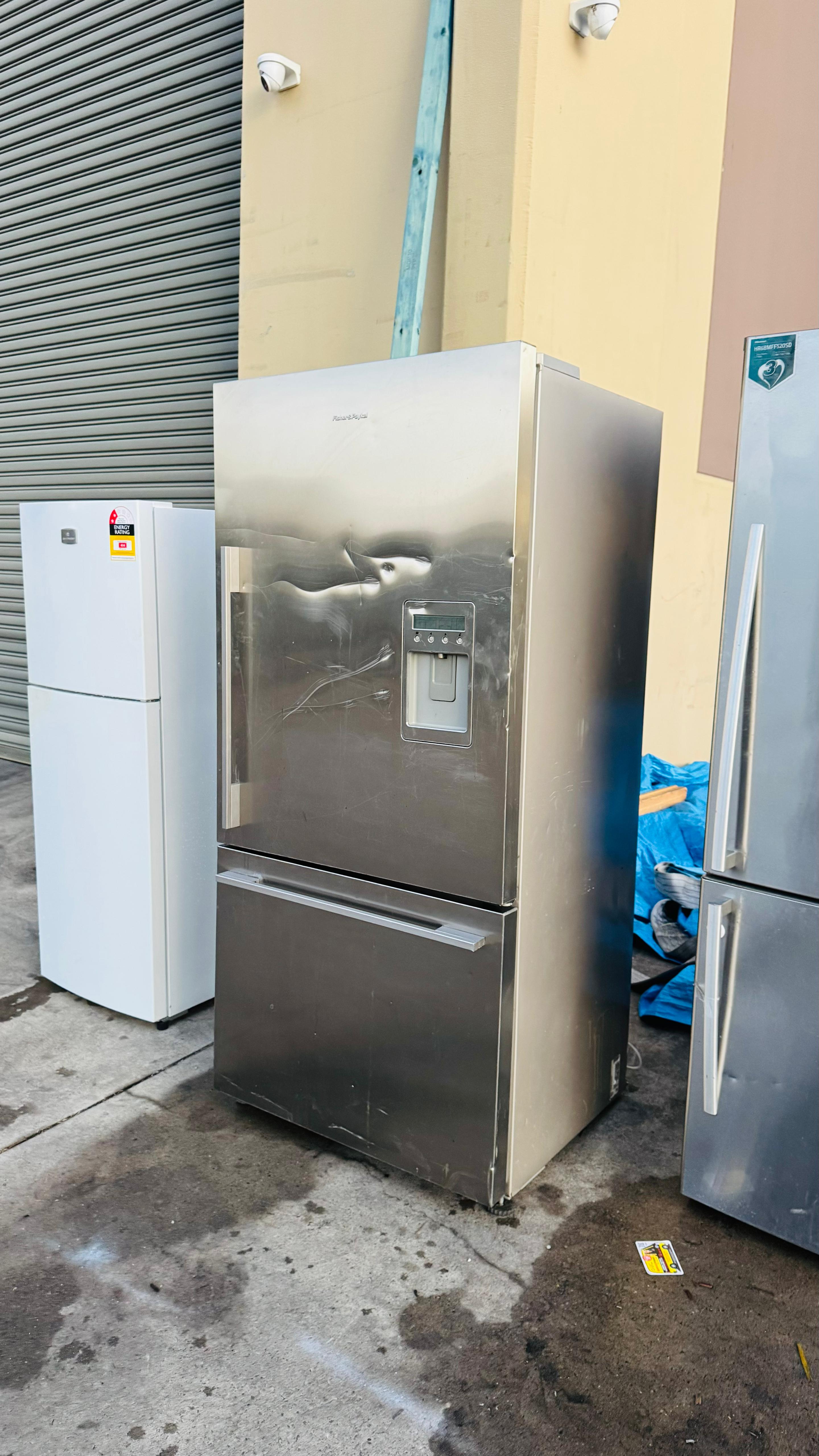 FISHER AND PAYKEL 519 LITRES FRIDGE FREEZER