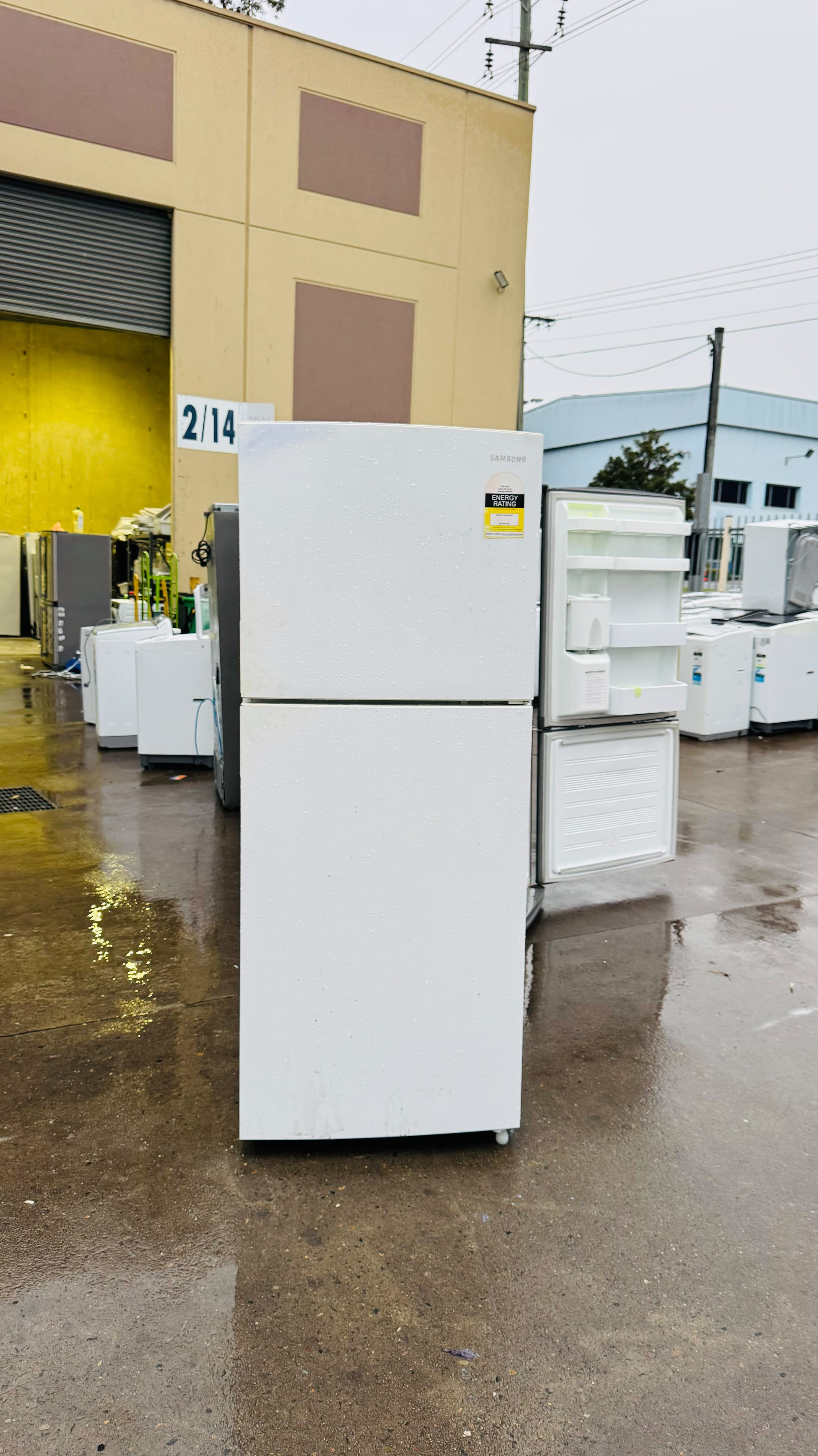 SAMSUNG 365 LITRES FRIDGE FREEZER