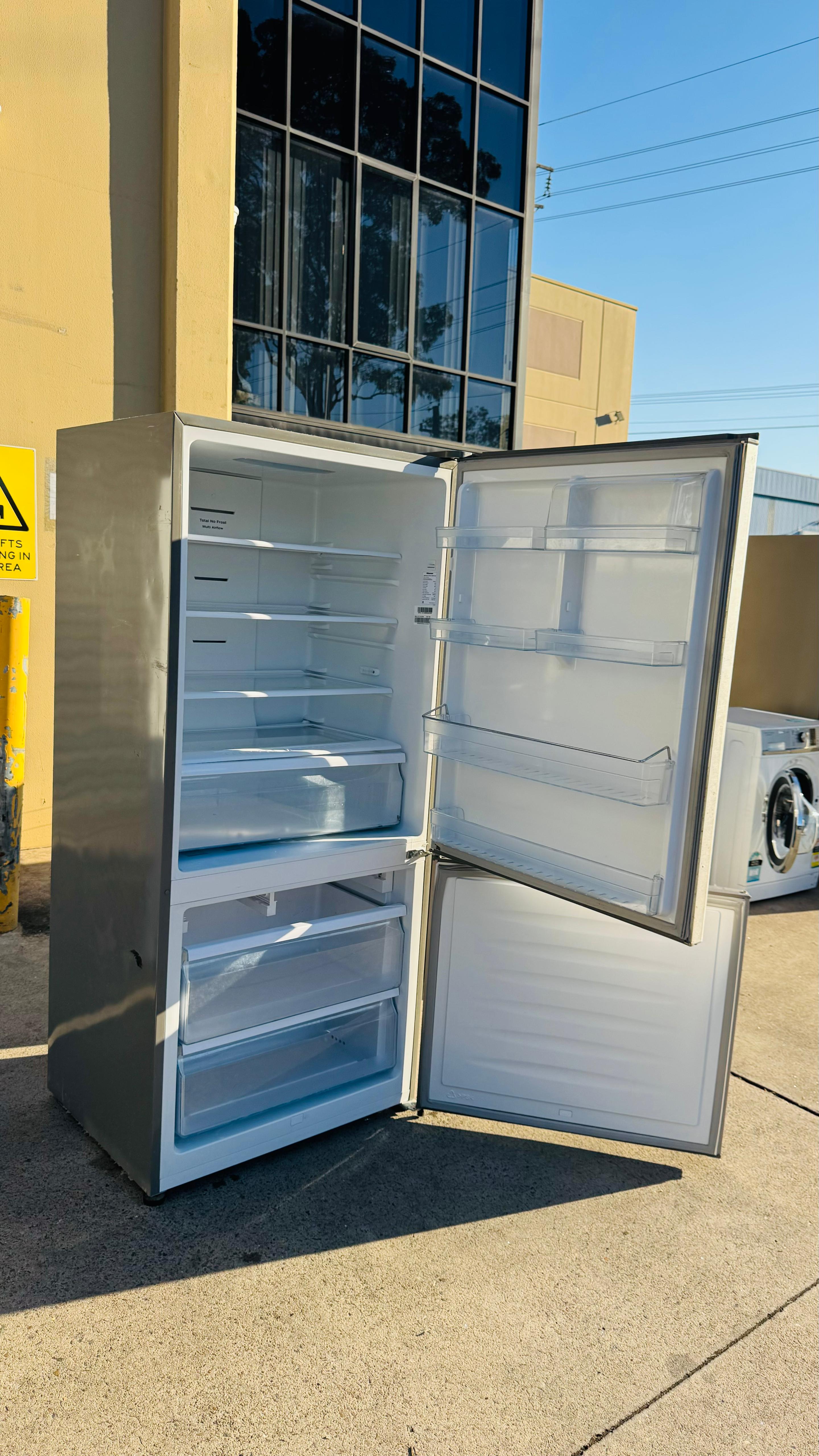 HISENSE 520 LITRES FRIDGE FREEZER