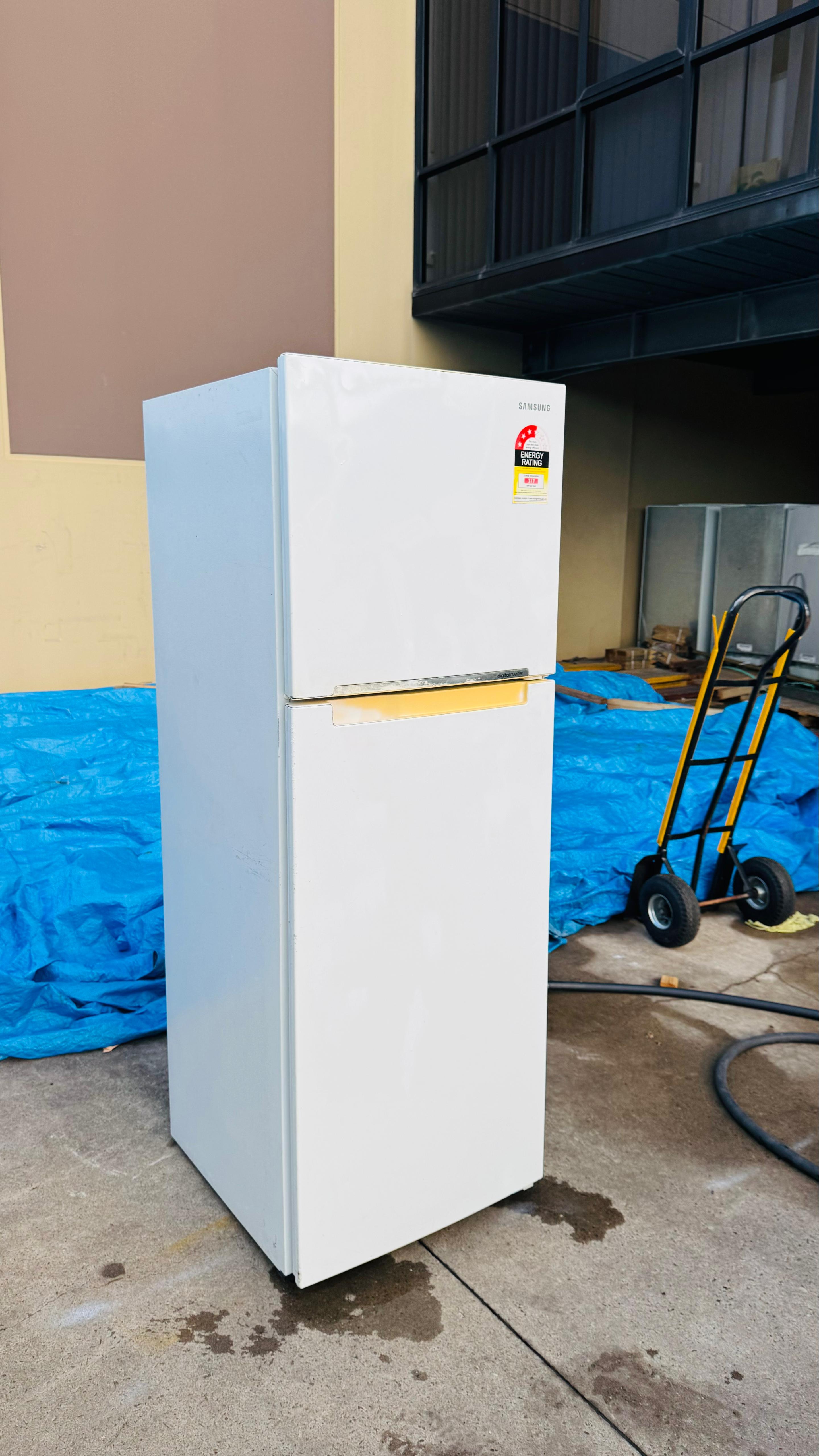 SAMSUNG 341 LITRES FRIDGE FREEZER