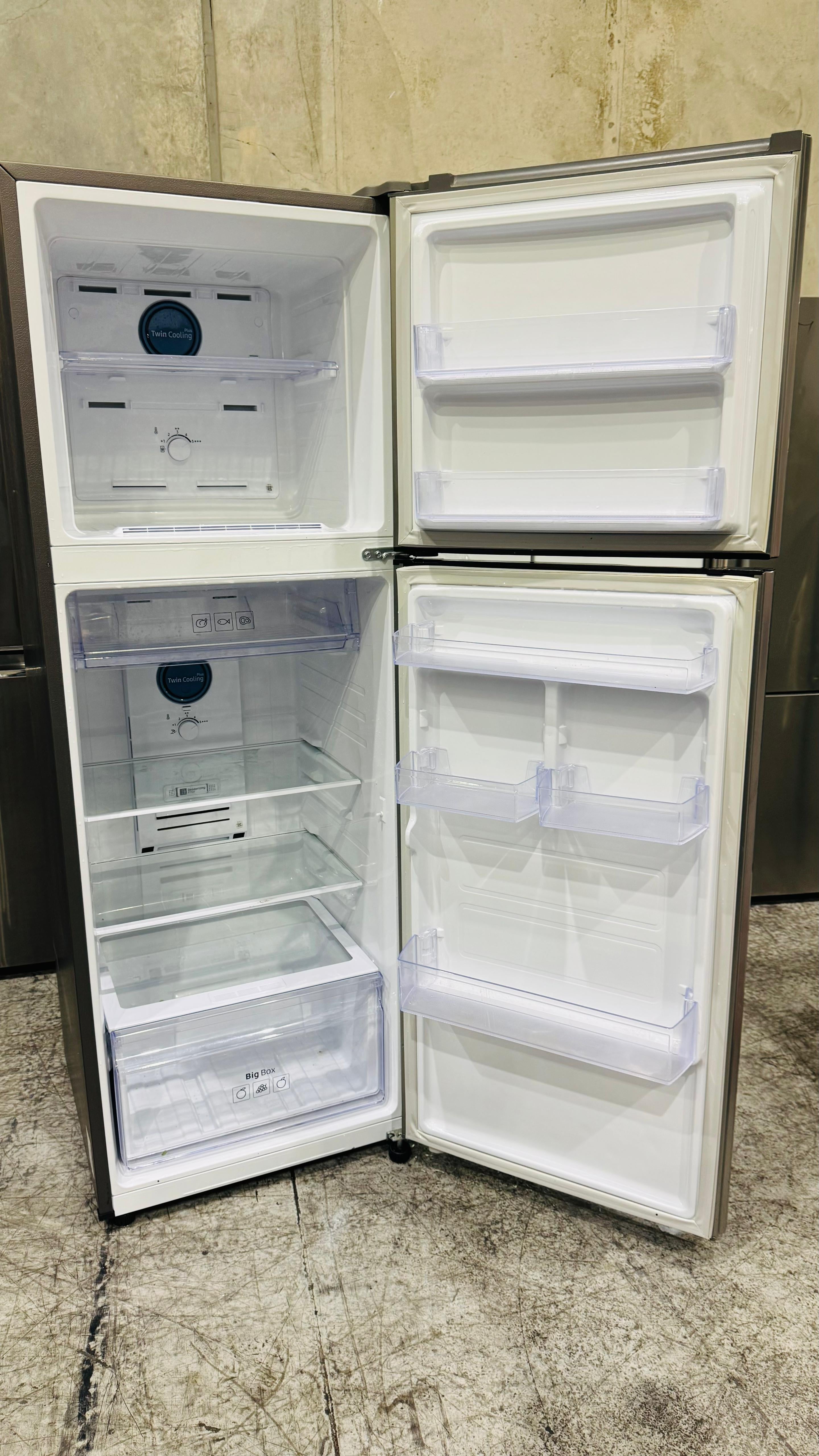 SAMSUNG 343 LITRES FRIDGE FREEZER