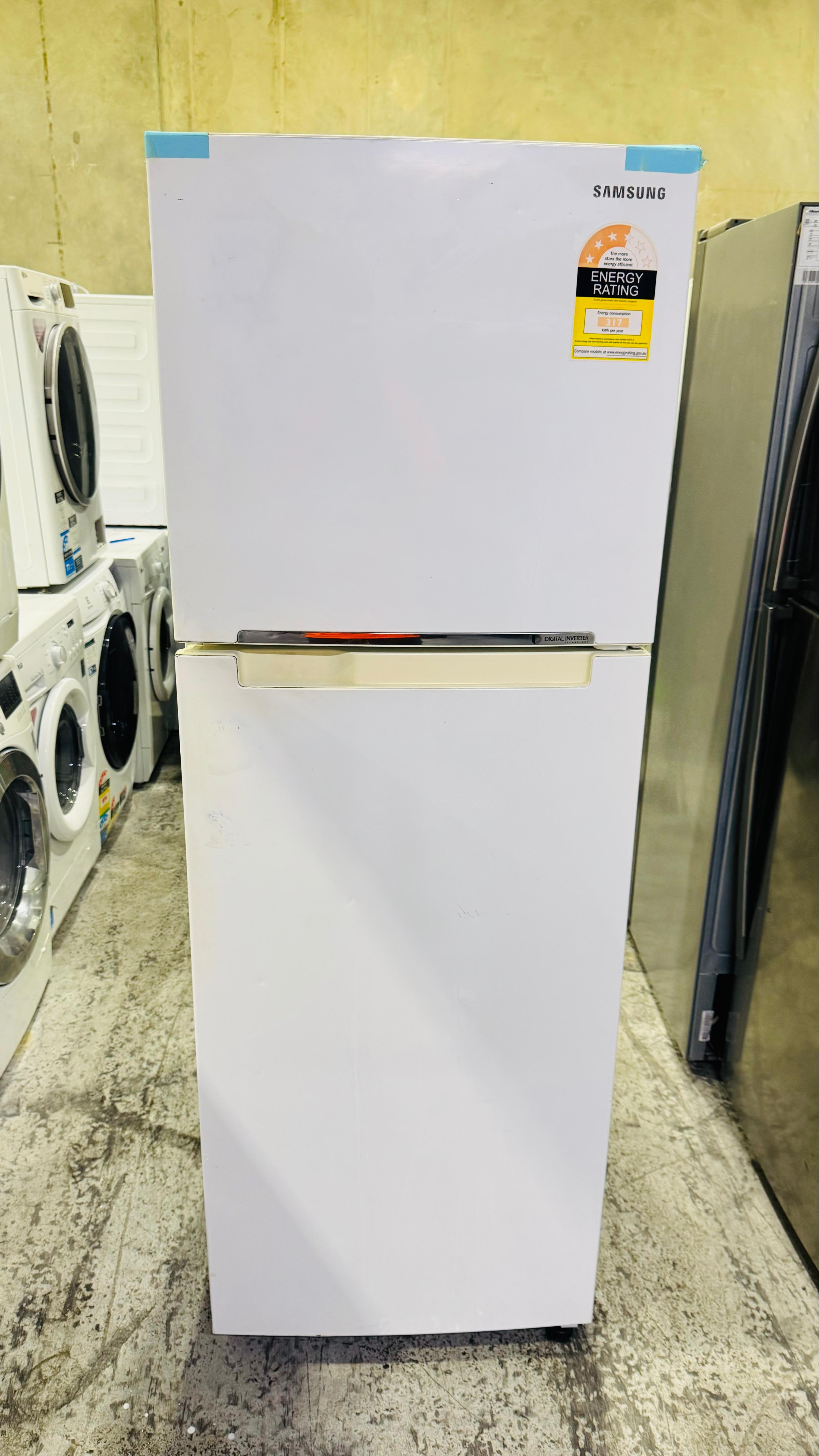 SAMSUNG 341 LITRES FRIDGE FREEZER