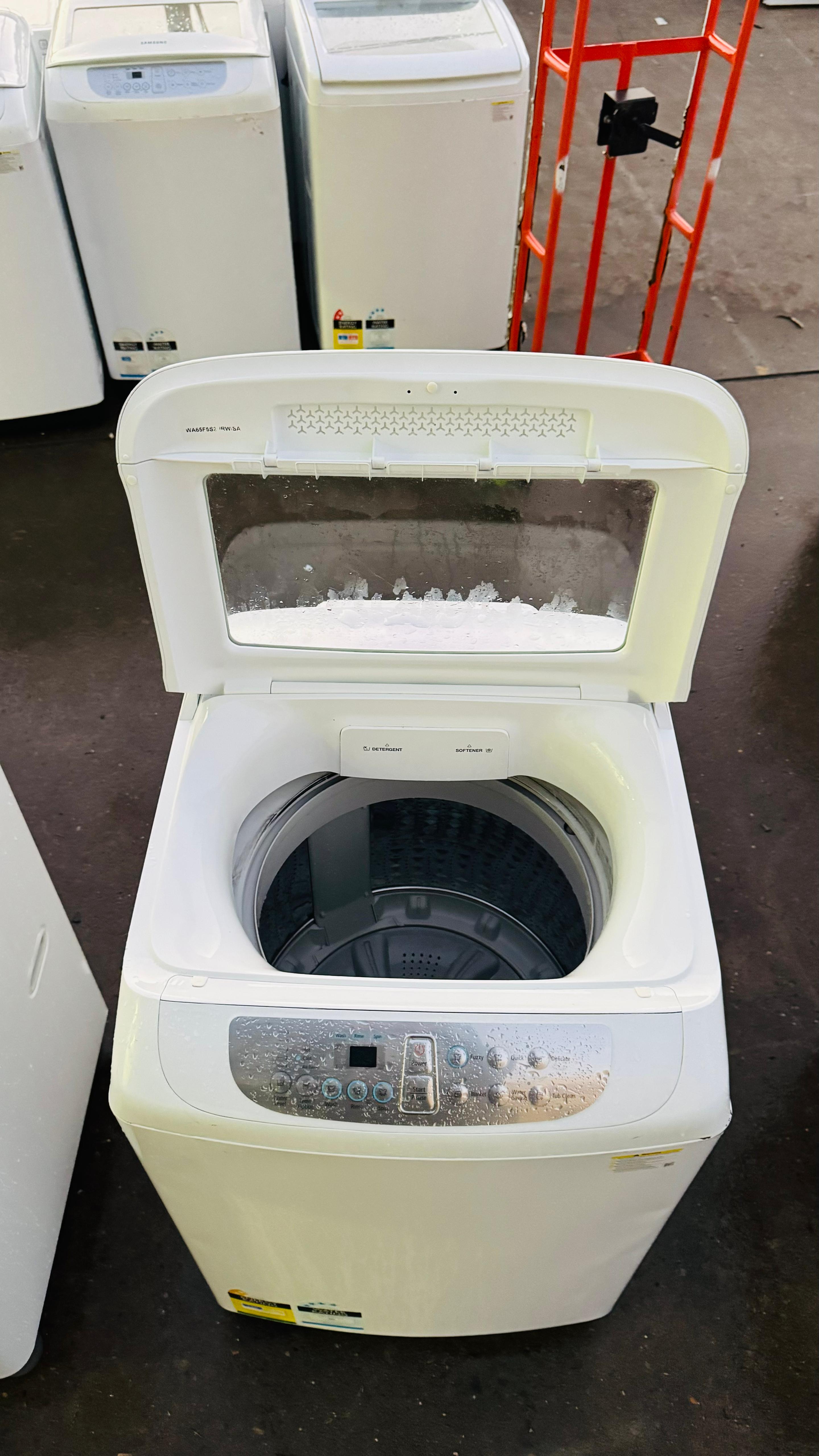 LG 6.5KGS TOP LOADER WASHING MACHINE