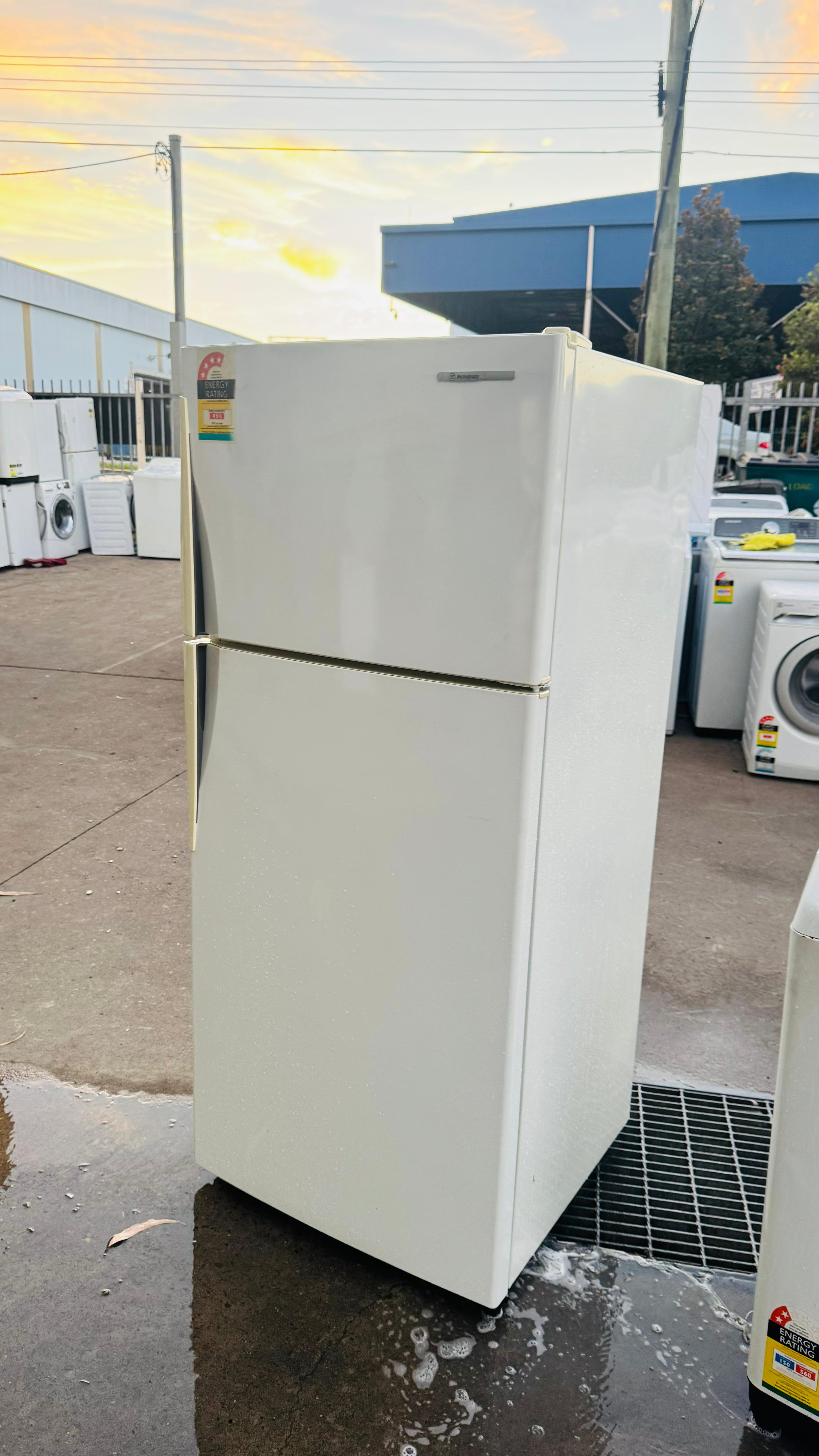WESTINGHOUSE 416 LITRES FRIDGE FREEZER