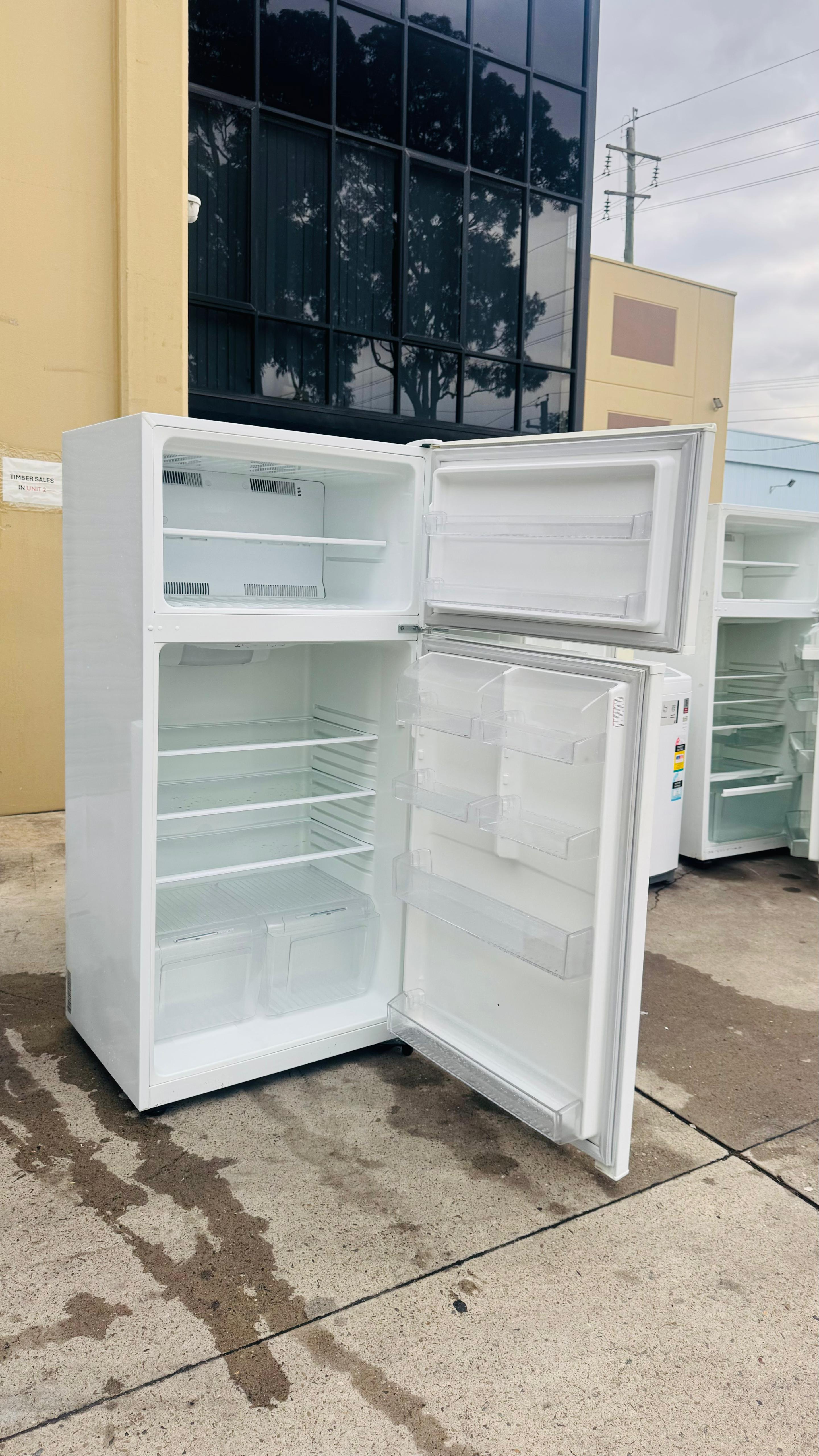 KELVINATOR 520 LITRES FRIDGE FREEZER