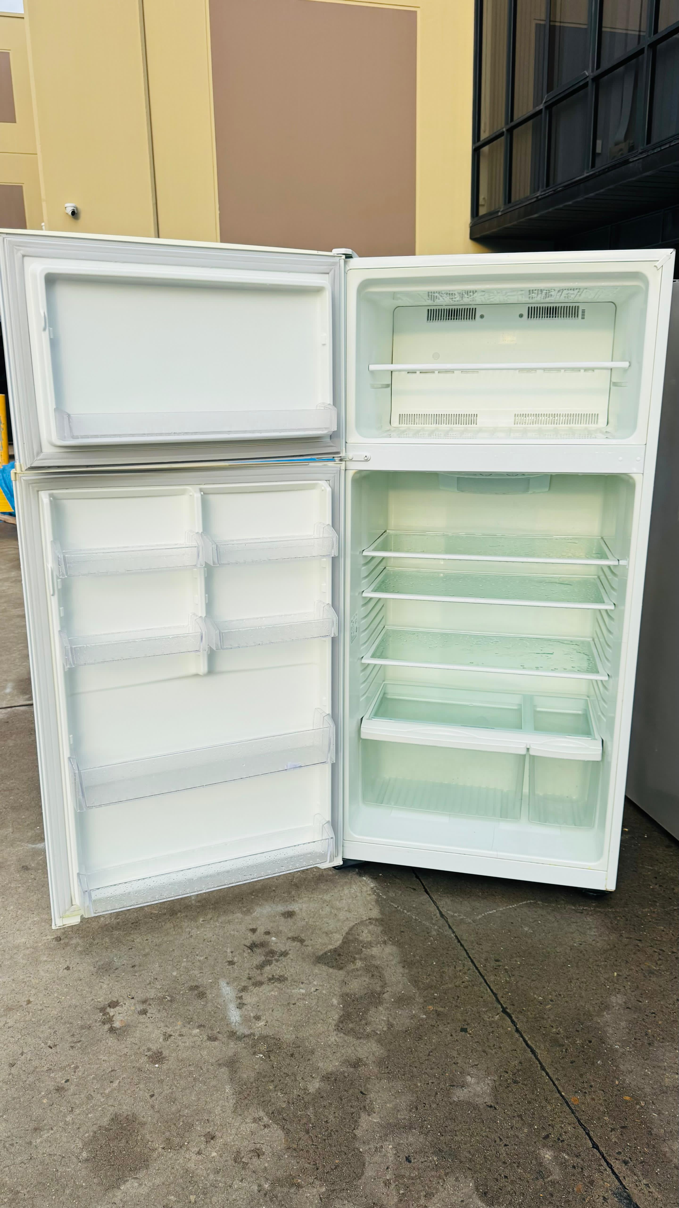 KELVINATOR 520 LITRES FRIDGE FREEZER