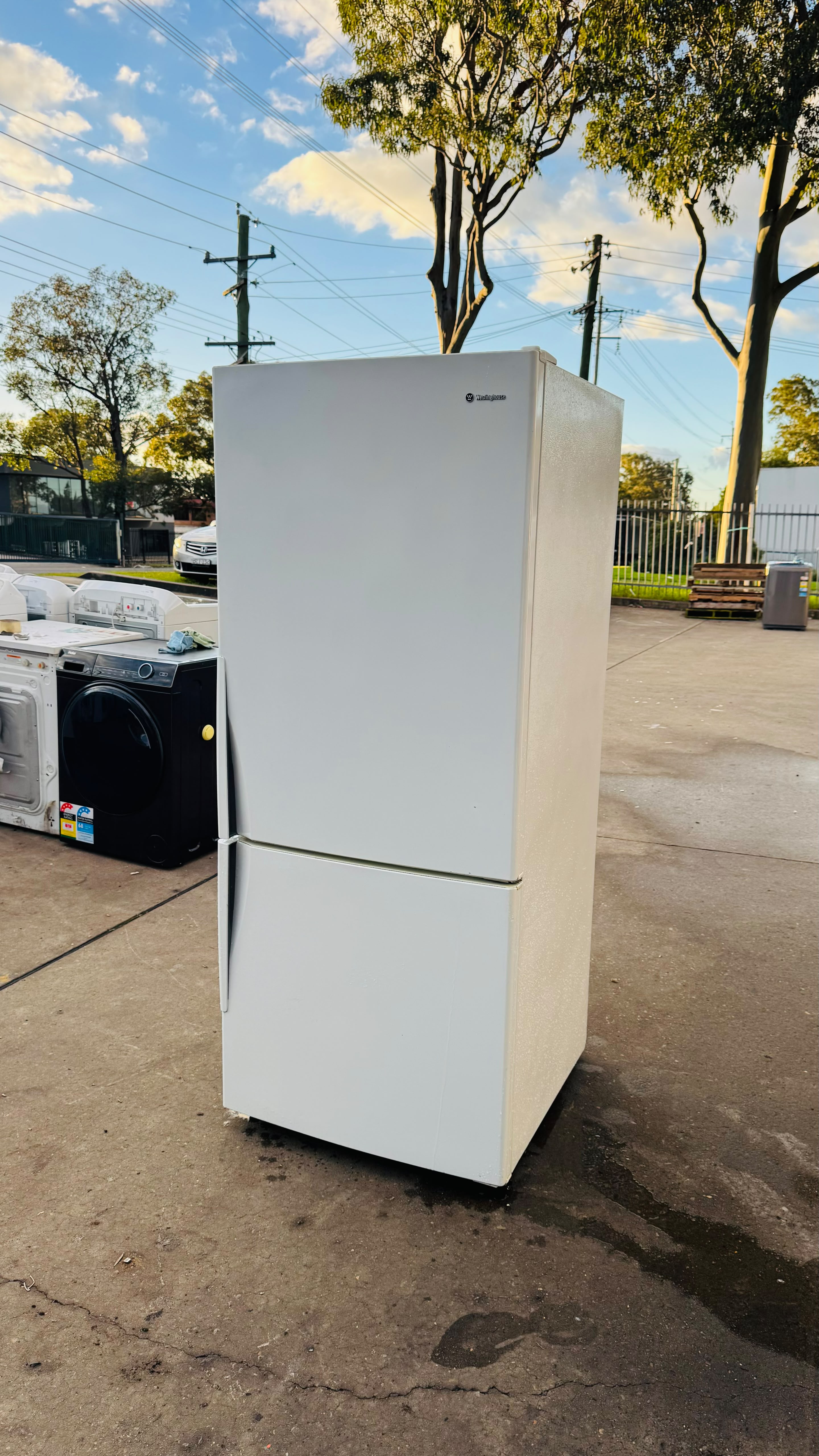 WESTINGHOUSE 430 LITRES FRIDGE FREEZER
