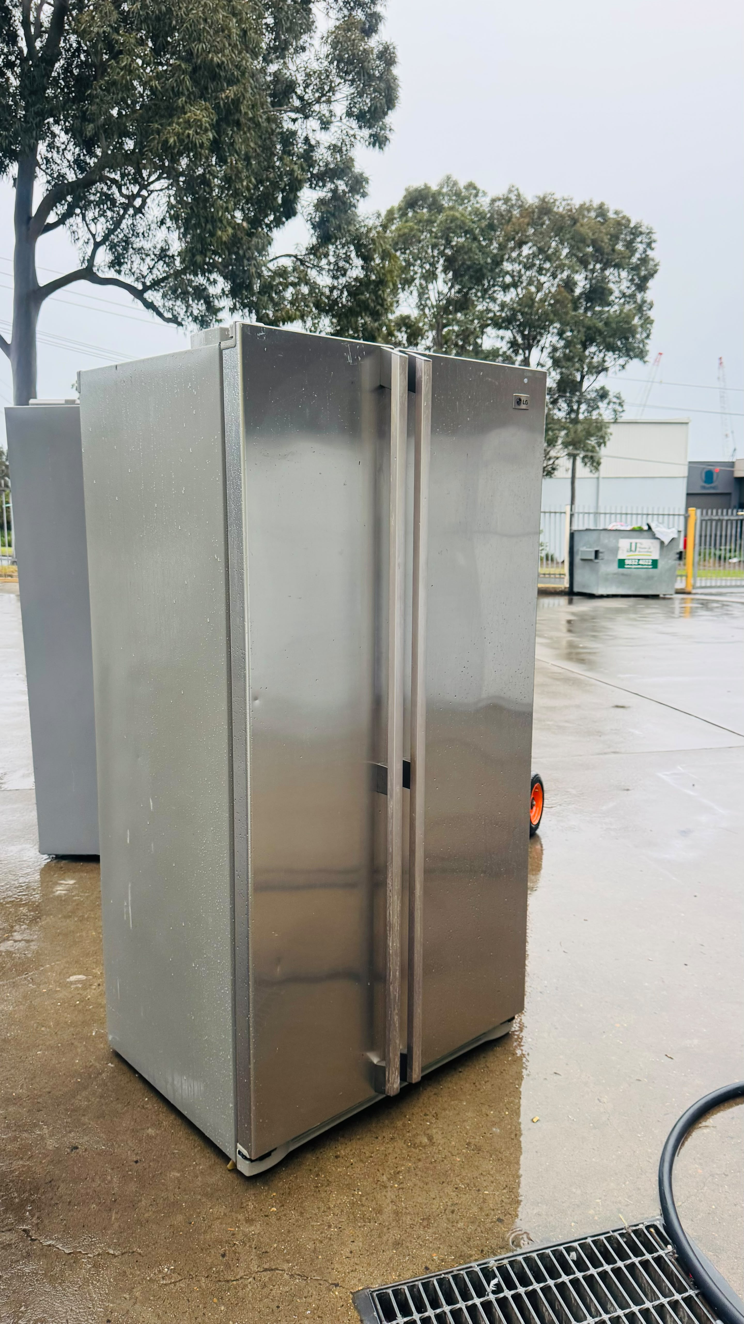 LG 581 LITRES SIDE BY SIDE FRIDGE FREEZER