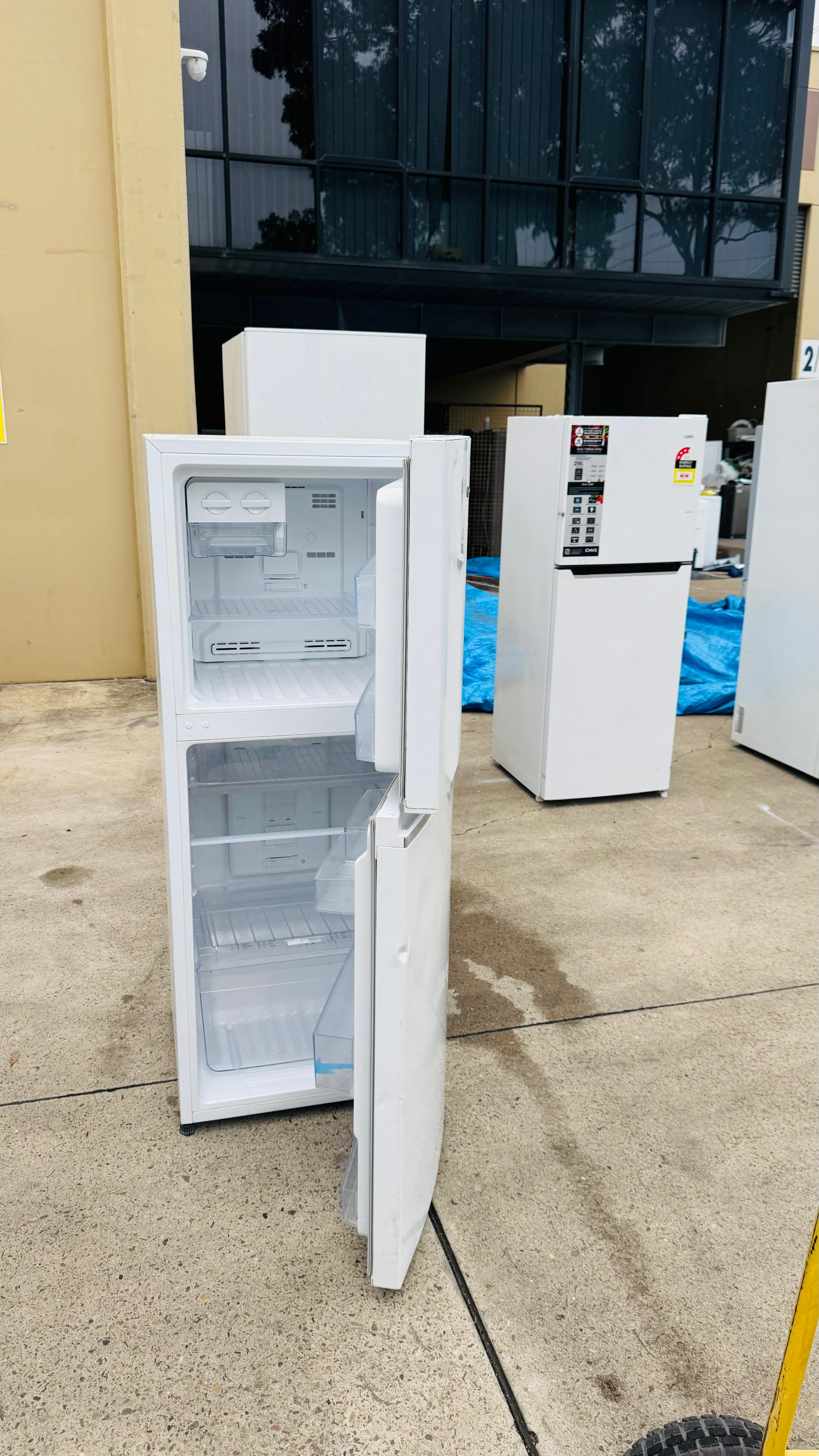 WESTINGHOUSE 230 LITRES FRIDGE FREEZER