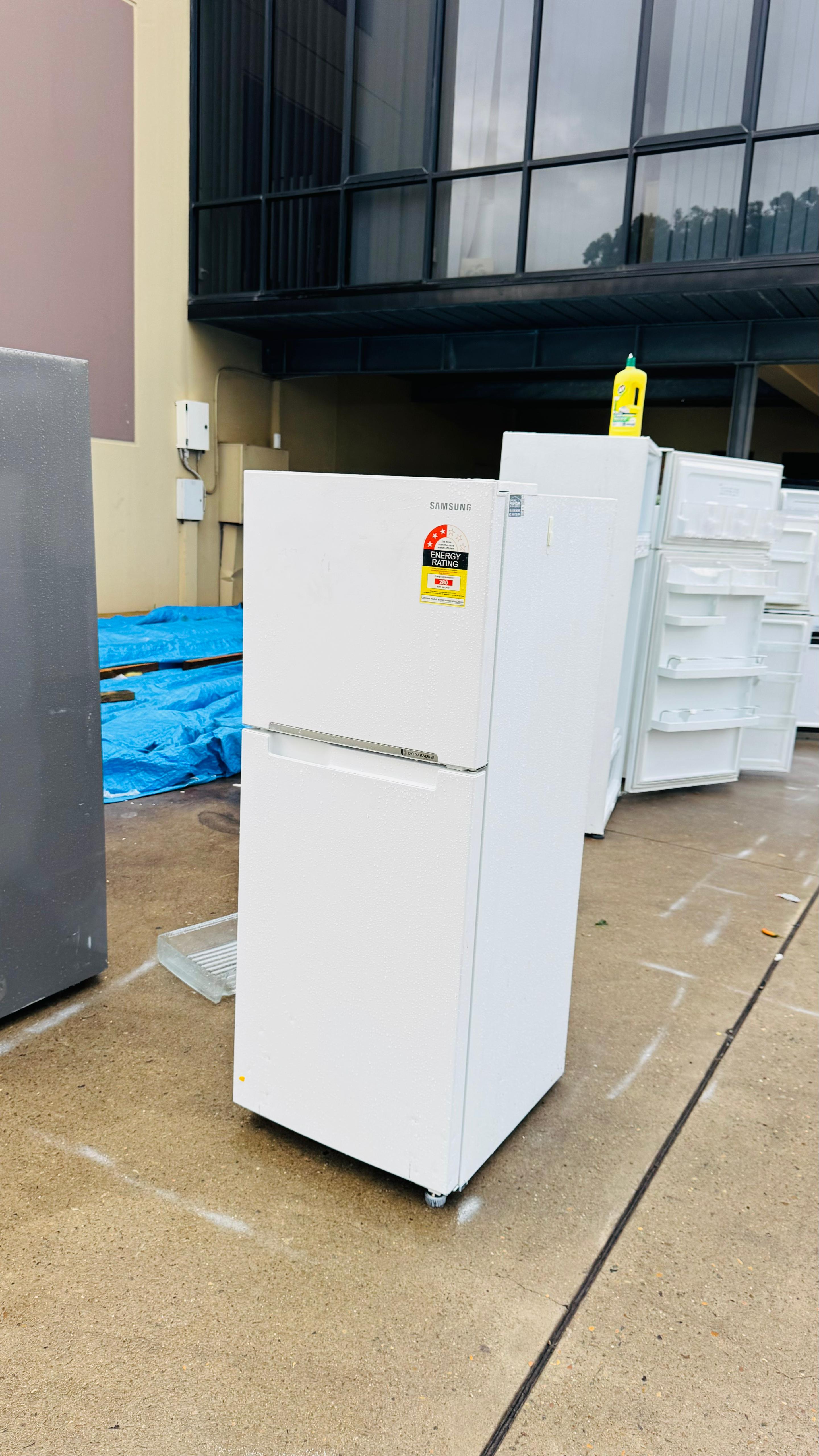 SAMSUNG 228 LITRES FRIDGE FREEZER
