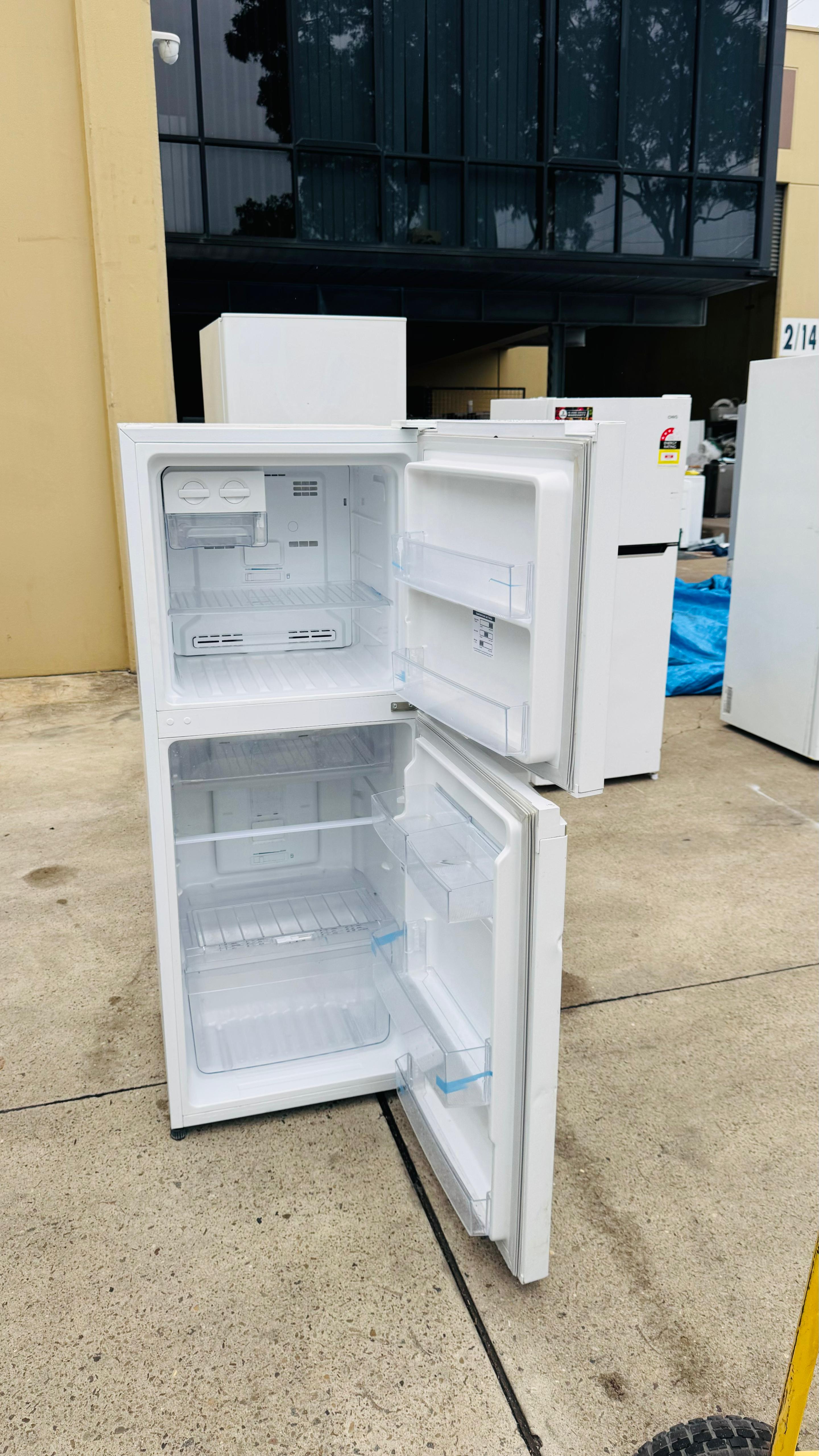 WESTINGHOUSE 230 LITRES FRIDGE FREEZER