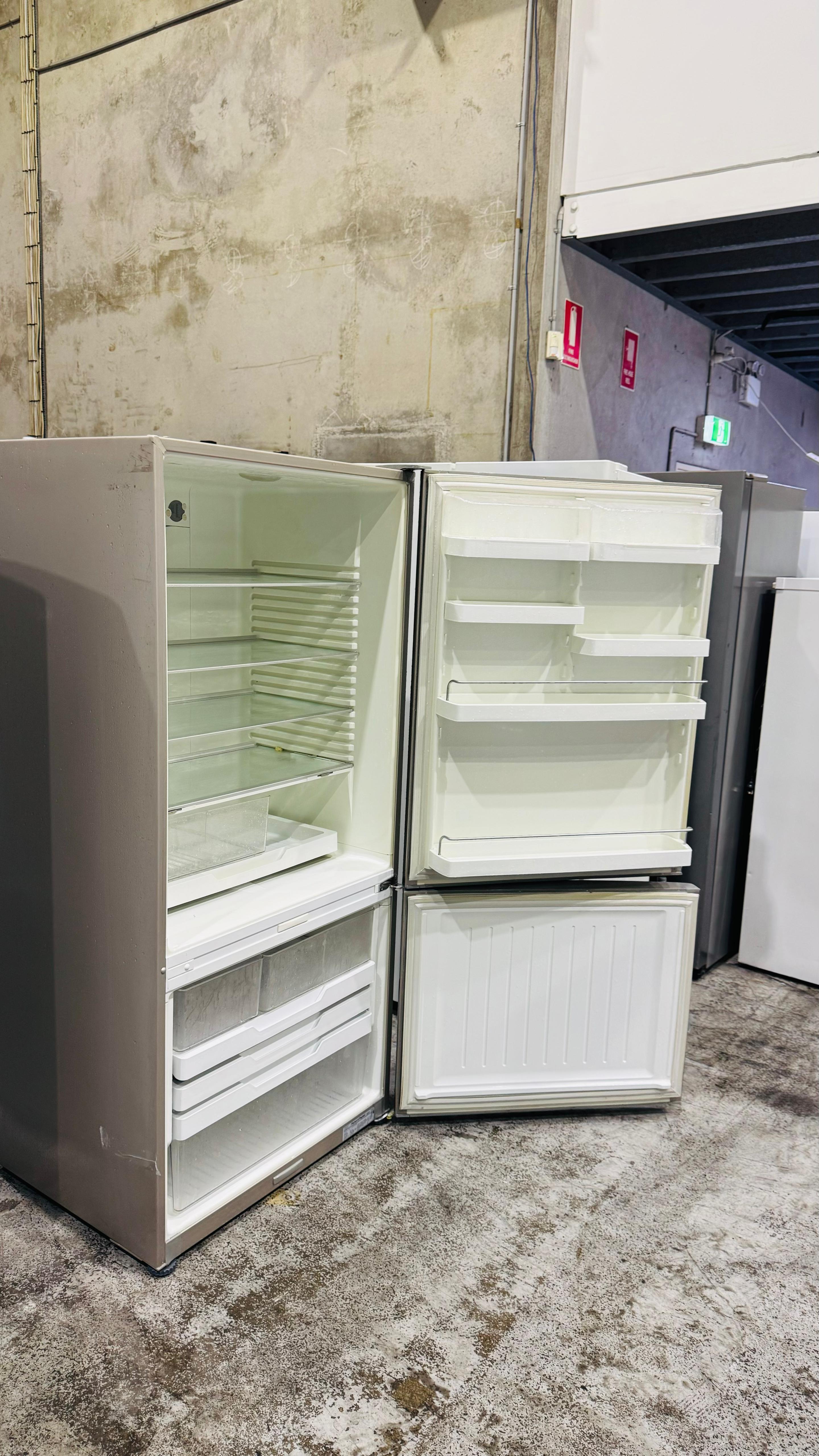 FISHER AND PAYKEL 519 LITRES FRIDGE FREEZER
