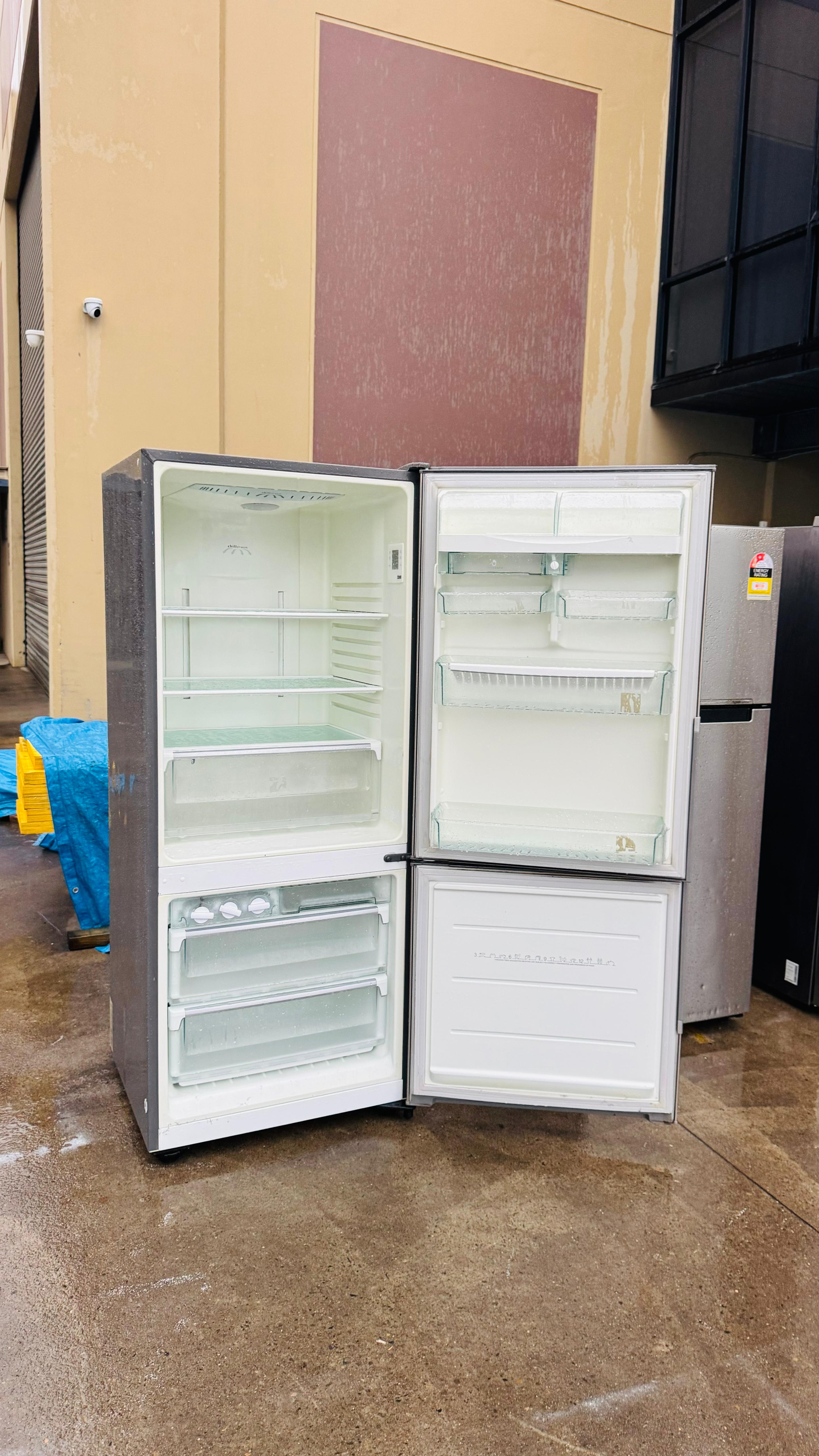 WESTINGHOUSE 430 LITRES FRIDGE FREEZER