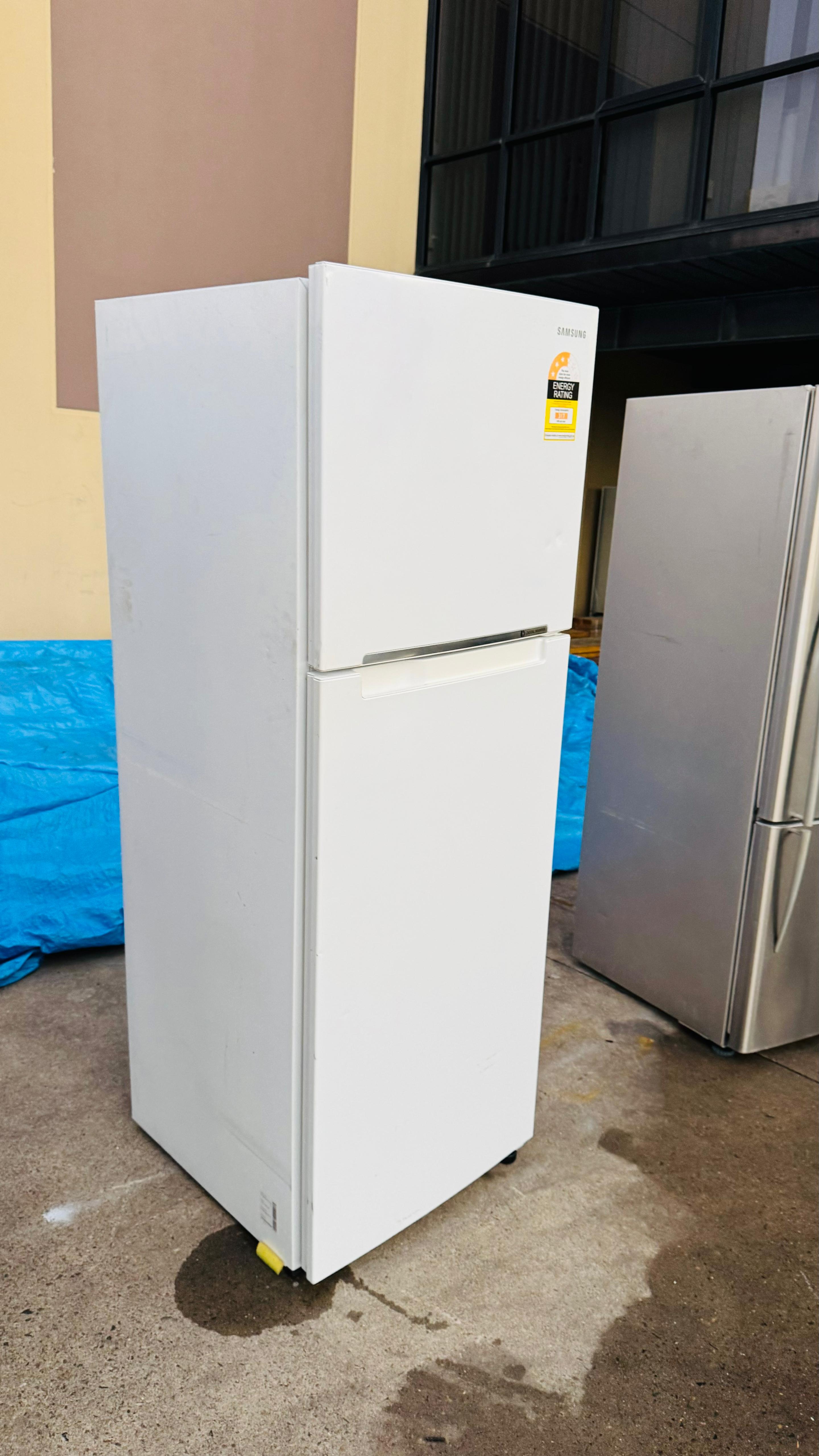 SAMSUNG 343 LITRES FRIDGE FREEZER