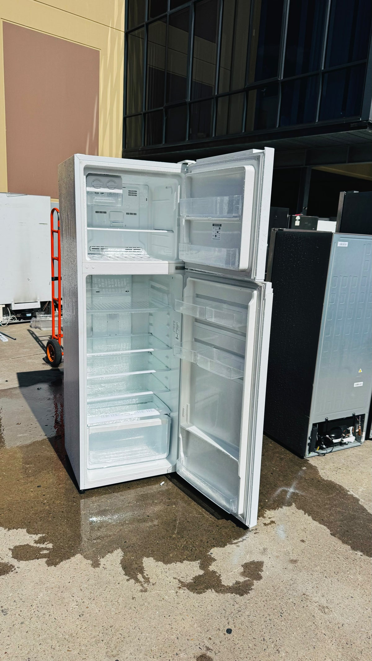 WESTINGHOUSE 369 LITRES FRIDGE FREEZER