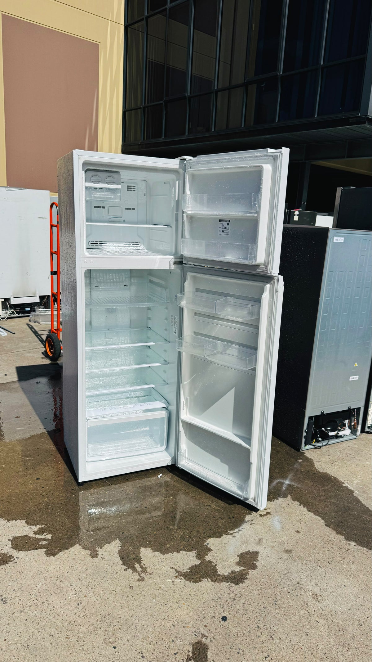 WESTINGHOUSE 369 LITRES FRIDGE FREEZER