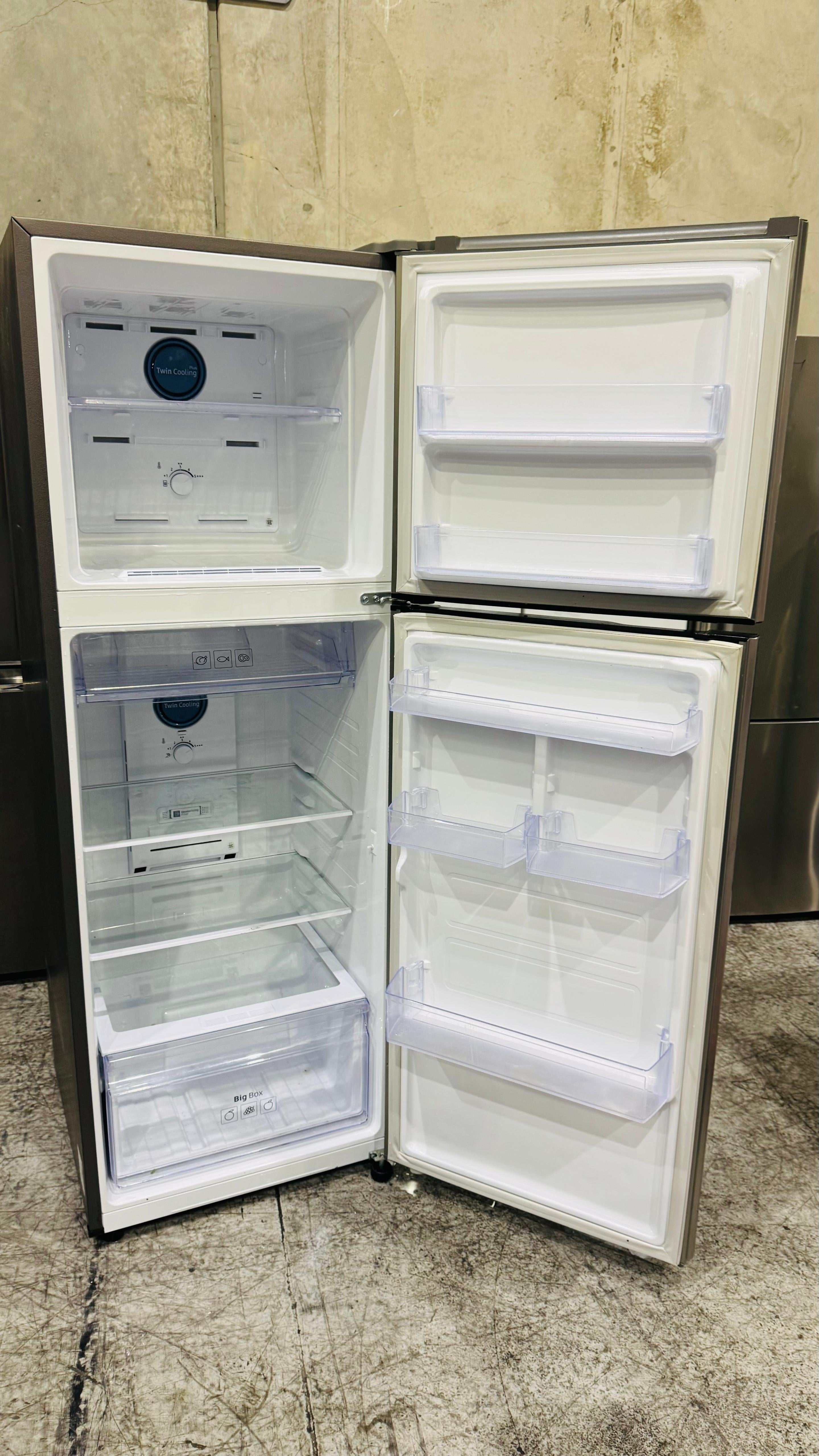 SAMSUNG 343 LITRES FRIDGE FREEZER