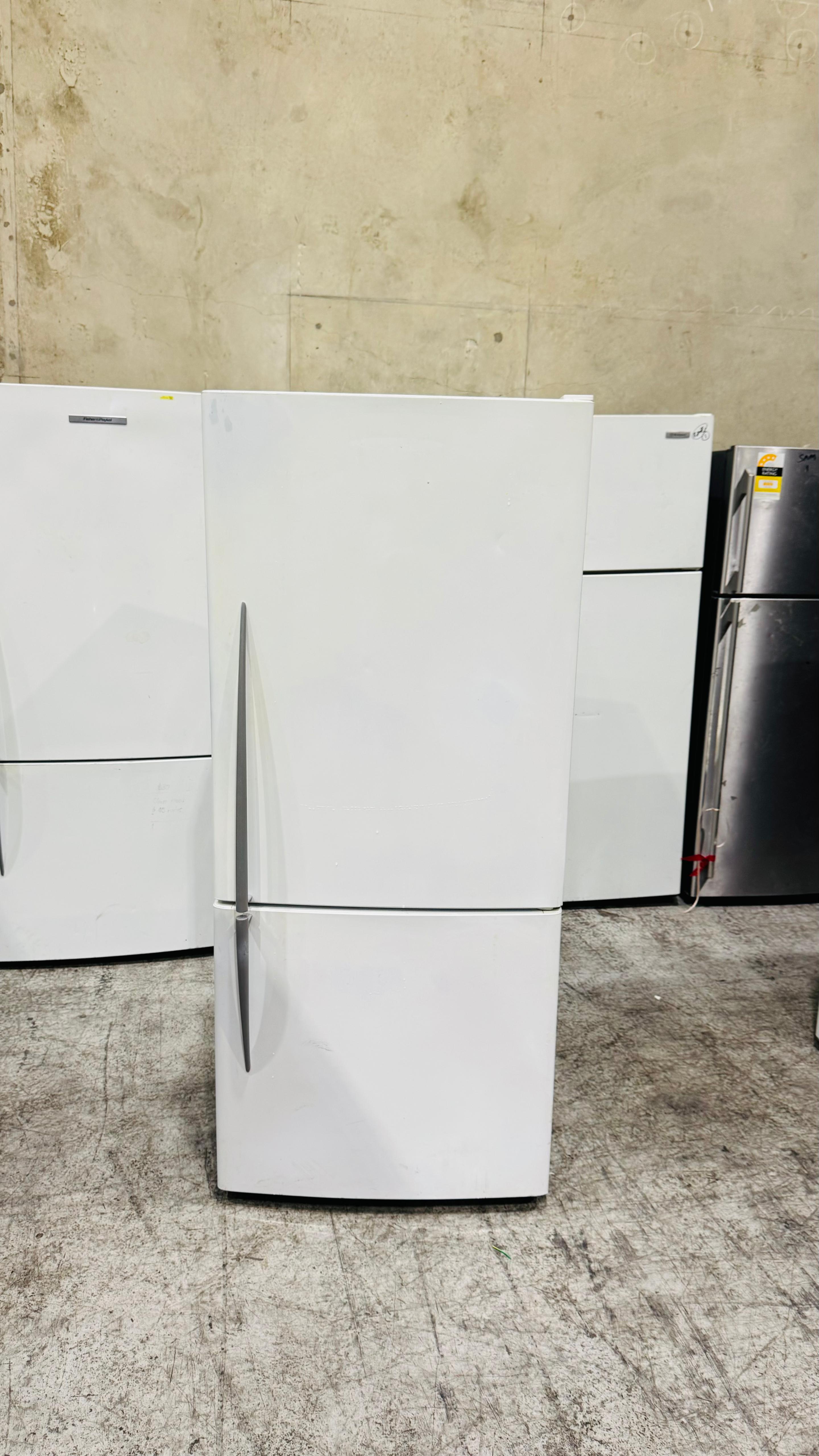 FISHER AND PAYKEL 404 LITRES FRIDGE FREEZER