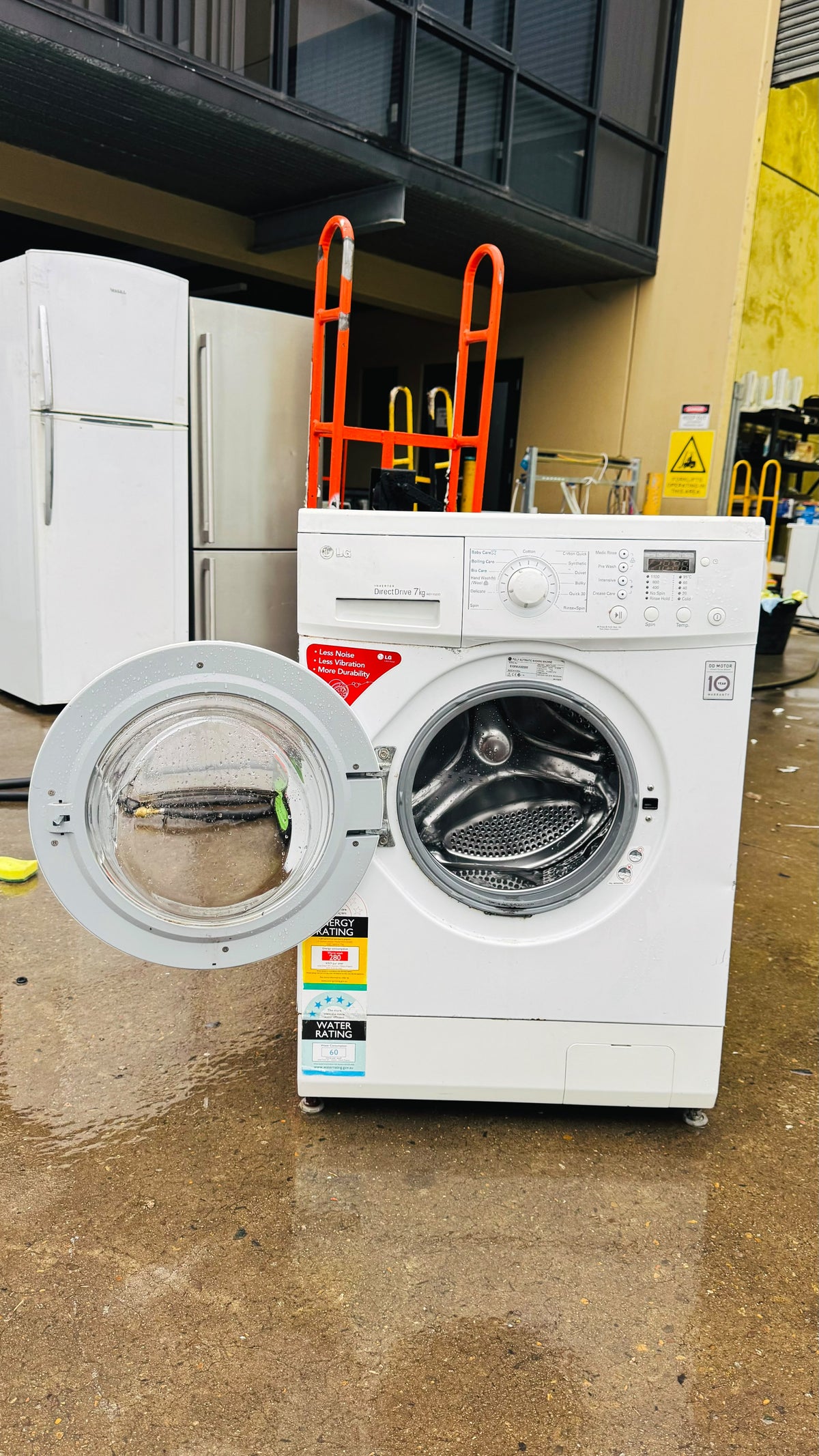 LG 7KGS FRONT LOADER WASHING MACHINE