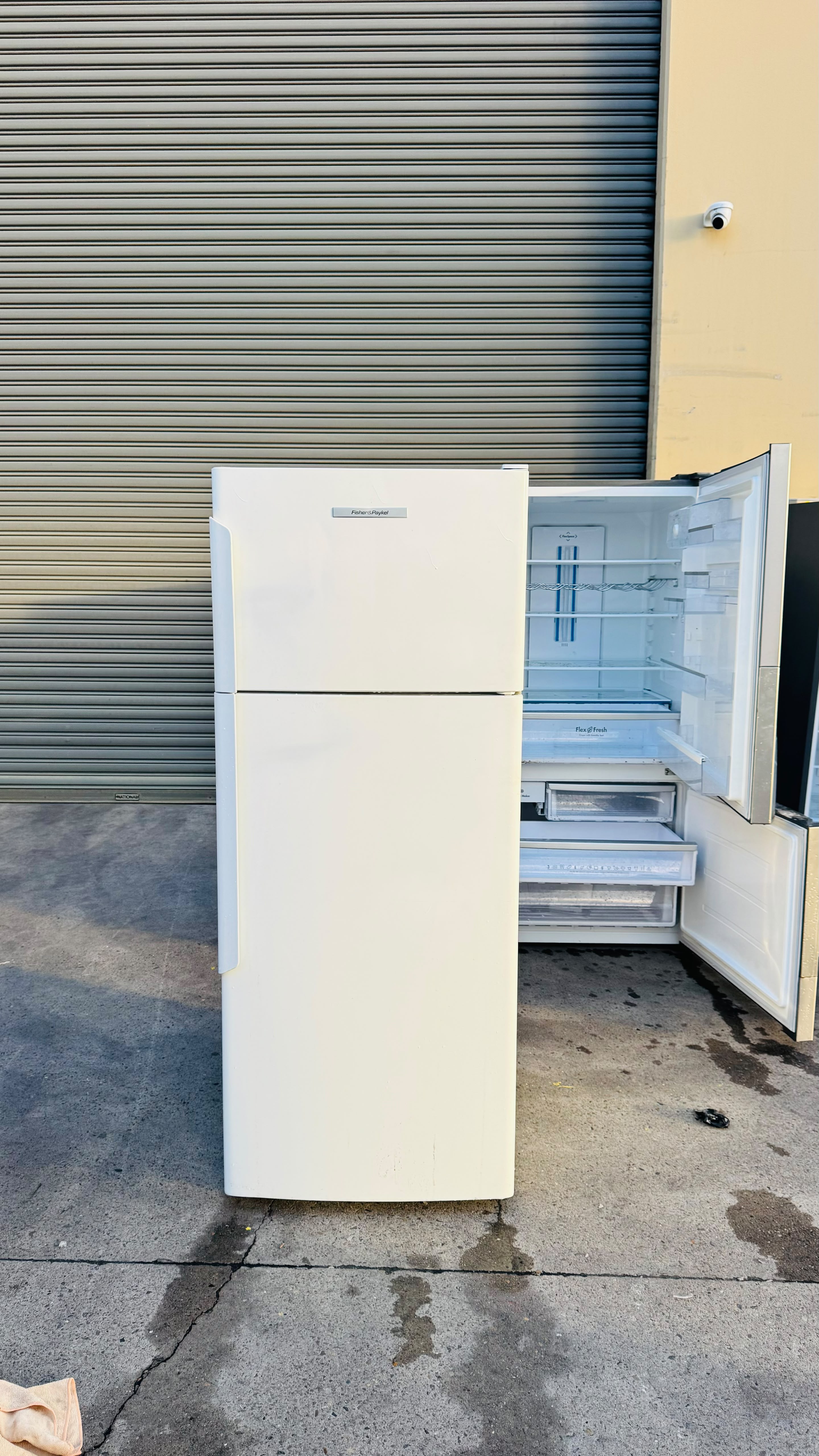 FISHER AND PAYKEL 380 LITRES FRIDGE FREEZER
