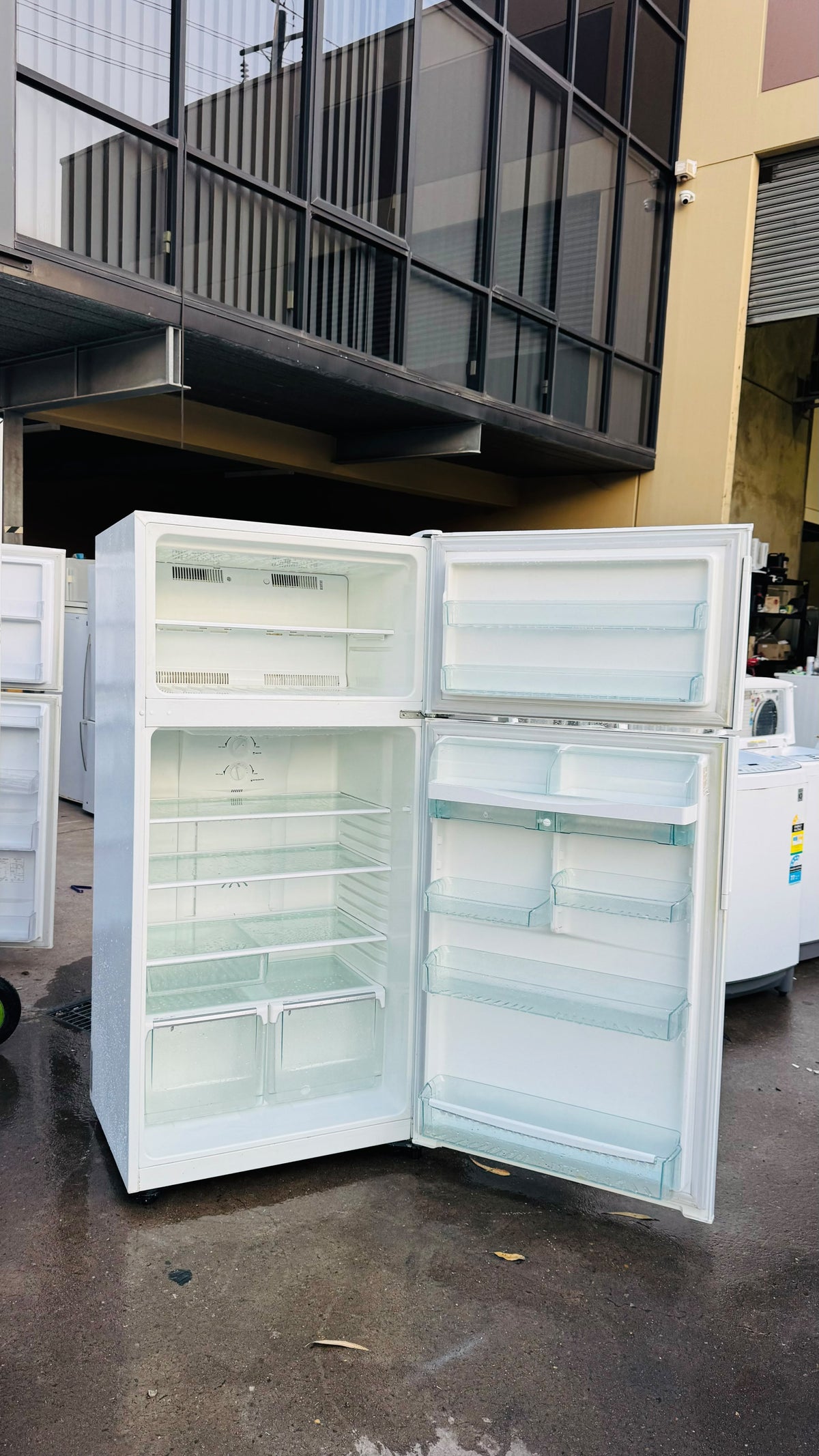 WESTINGHOUSE 520 LITRES FRIDGE FREEZER